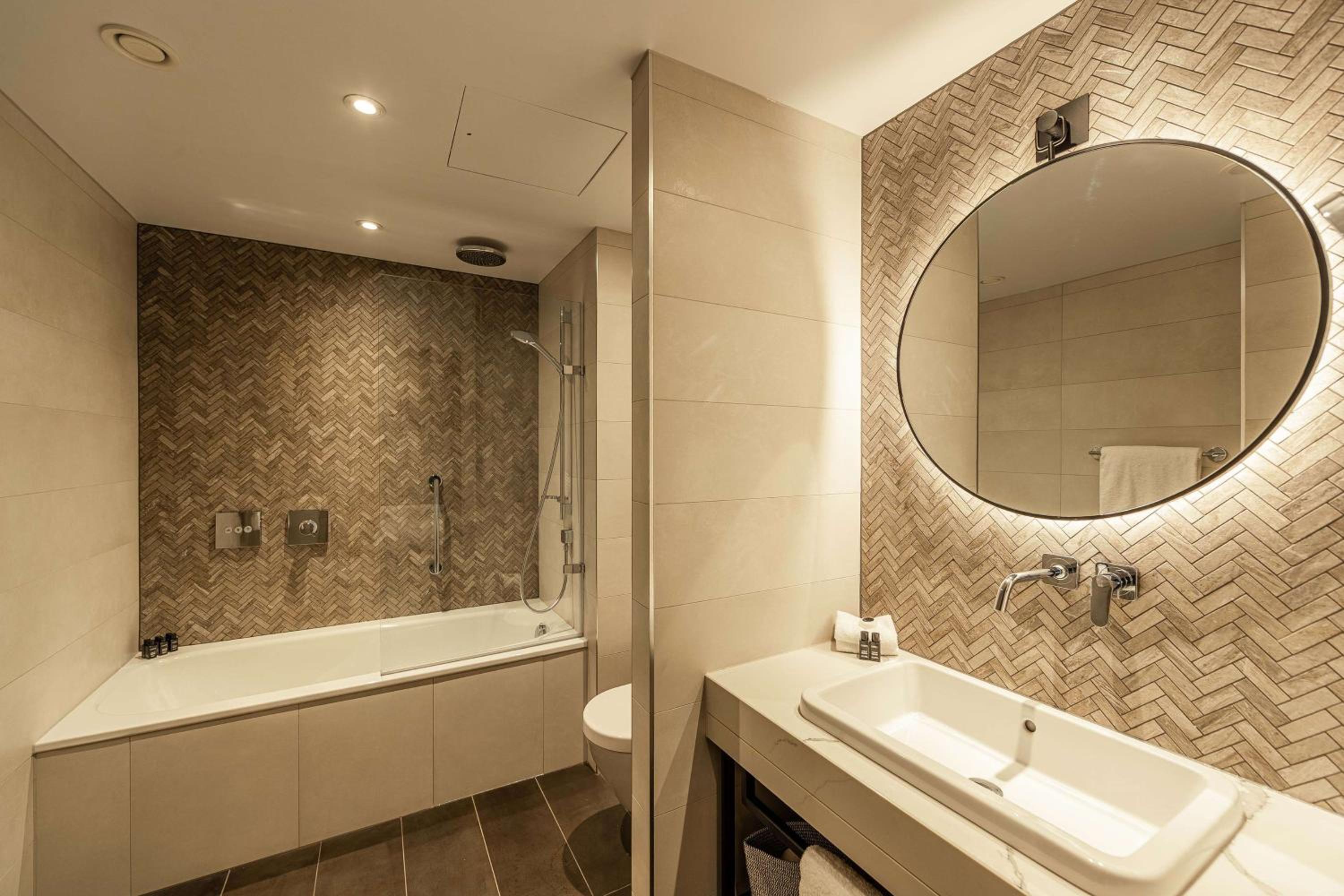 The Blake Apartment Suite - Photo 5