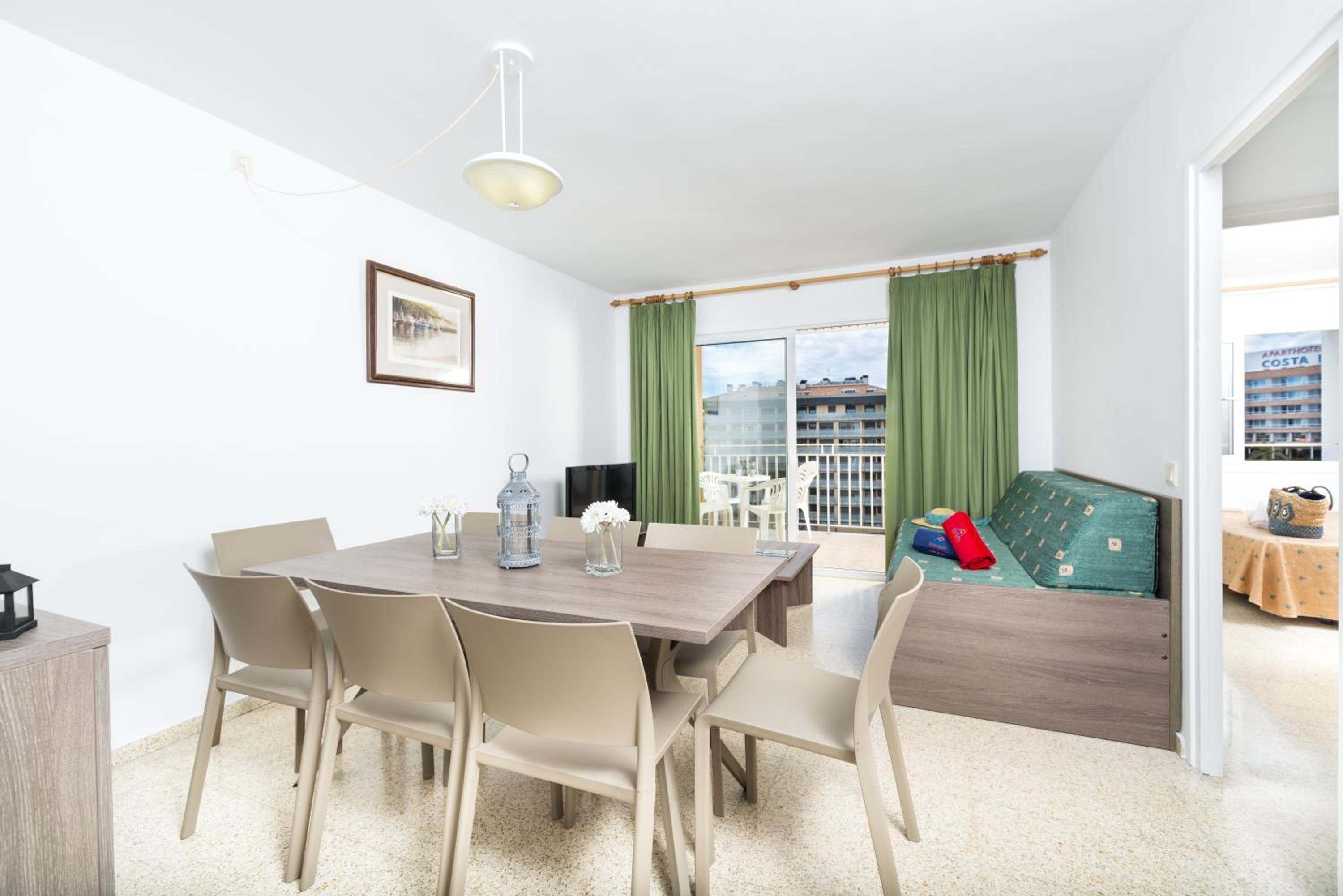 Three-Bedroom Apartment with Balcony (6-8 Adults) - Photo 1