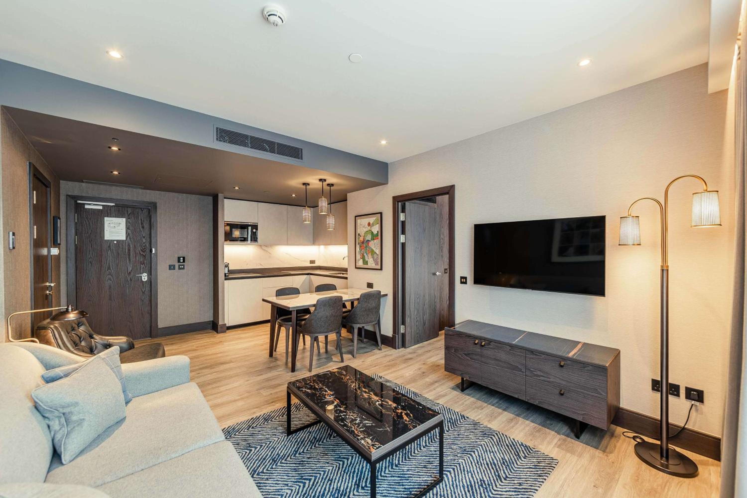 The Blake Apartment Suite - Photo 4