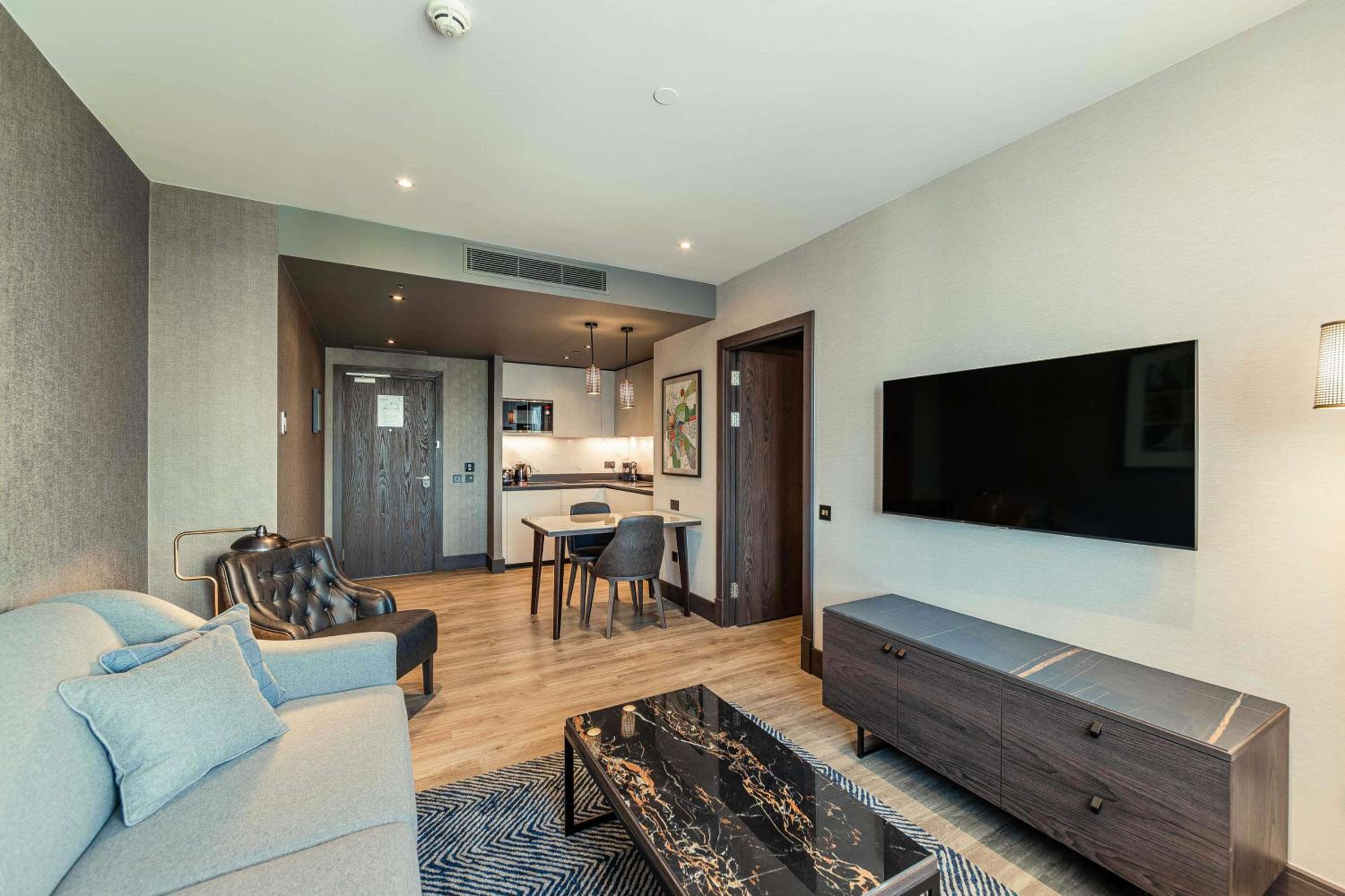 The Attenborough Apartment Suite - Photo 4