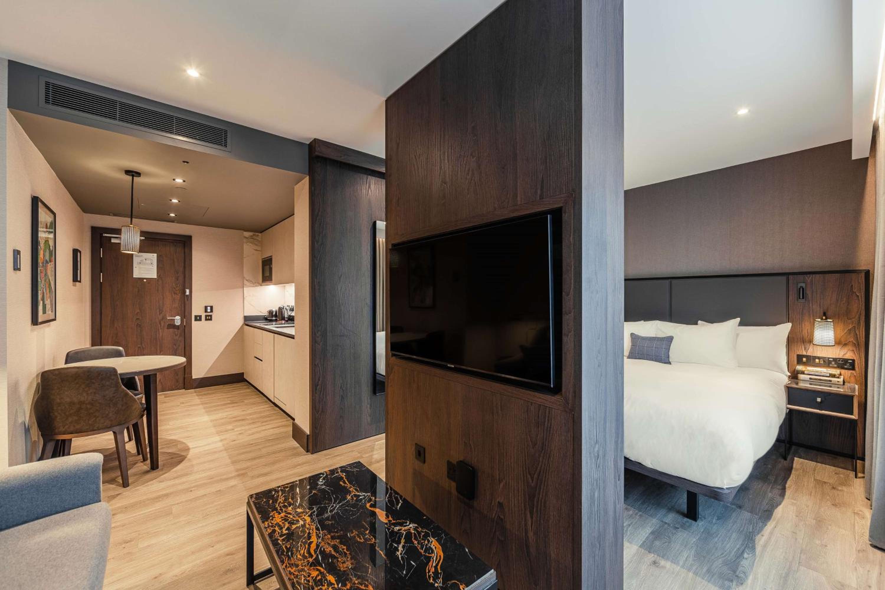 The Newton Superior Studio Suite - Photo 2