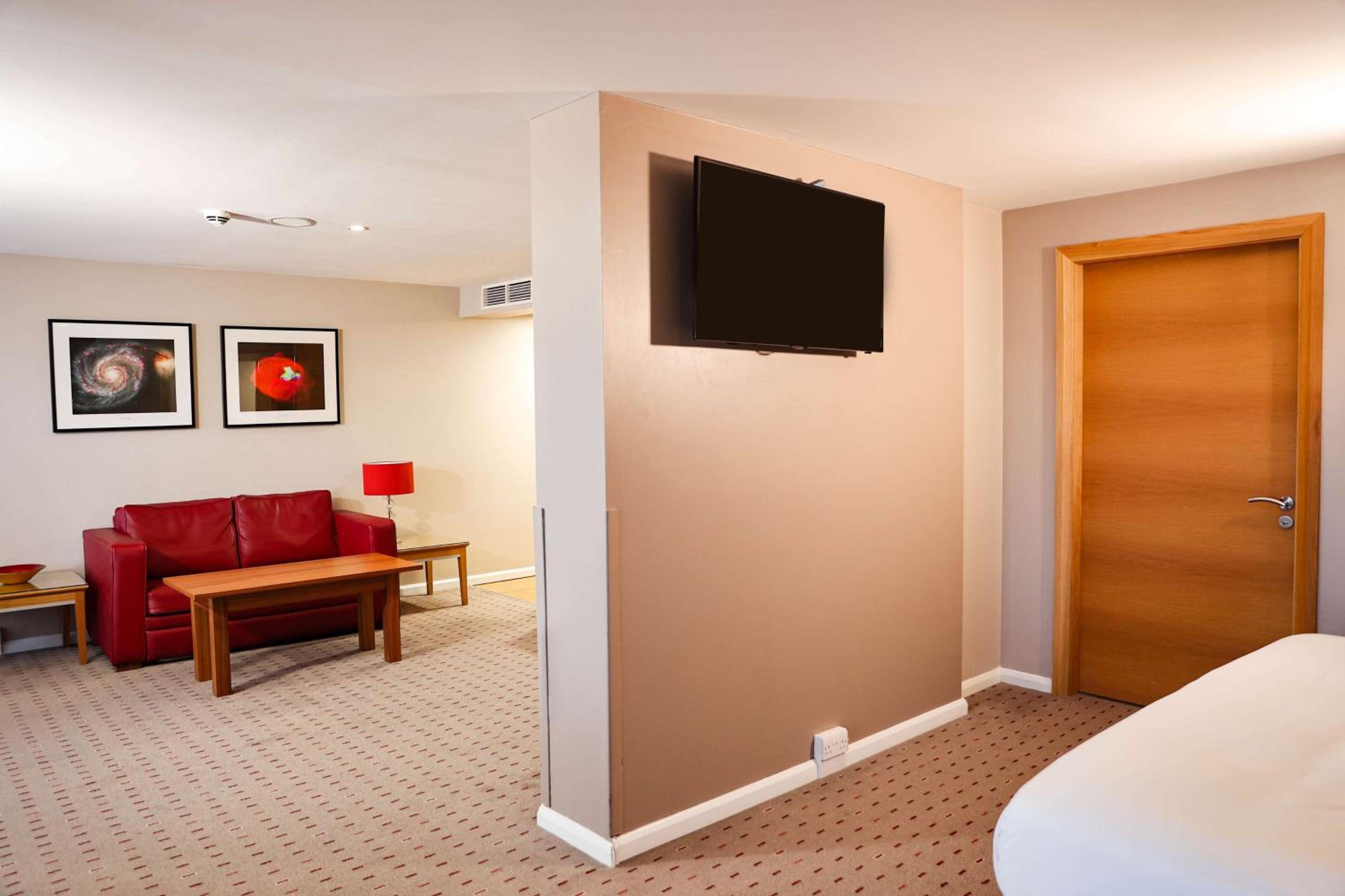 Junior King Suite With Daytime Pitch View  photo 3