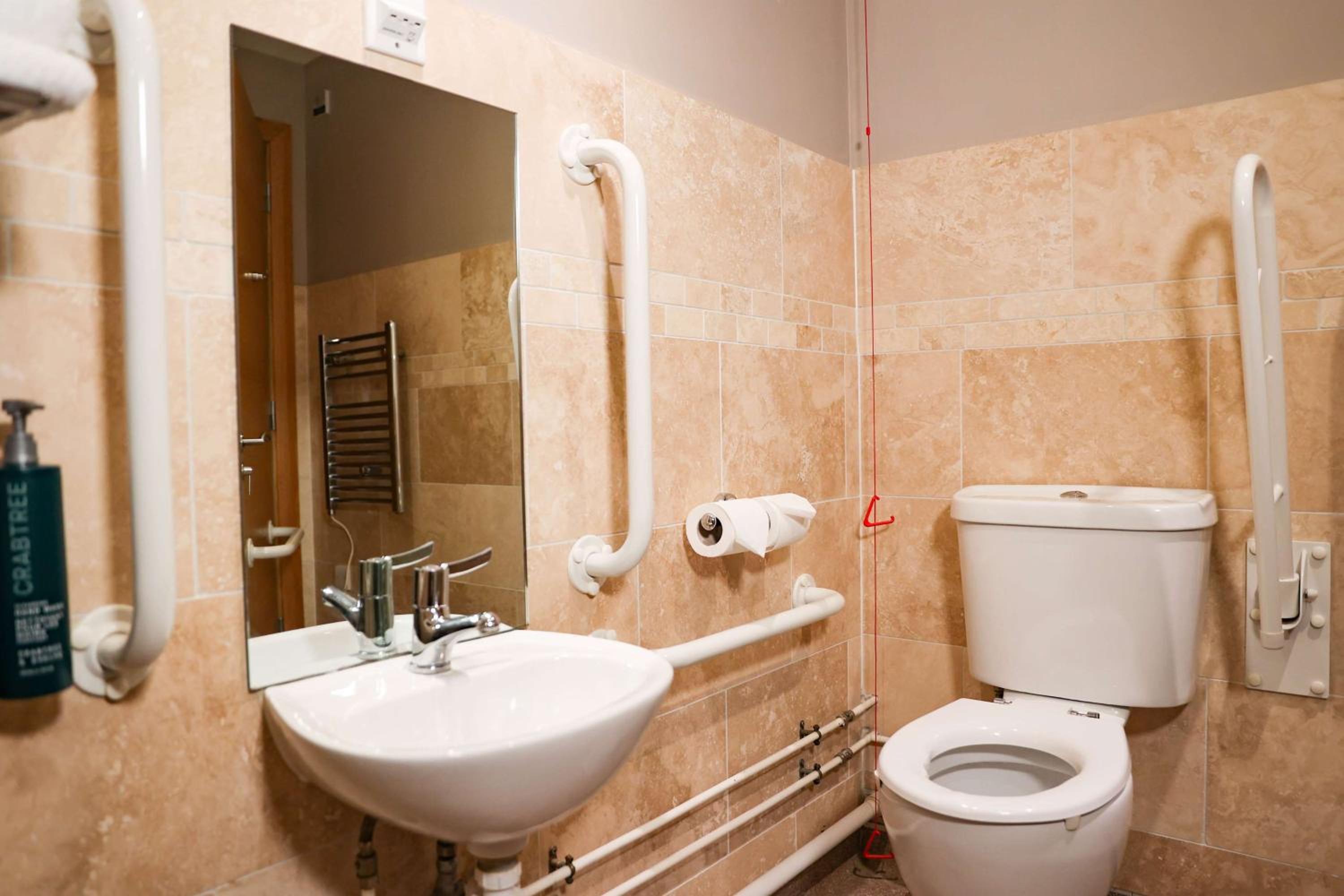 King Accessible Room With Daytime Pitch View  photo 3