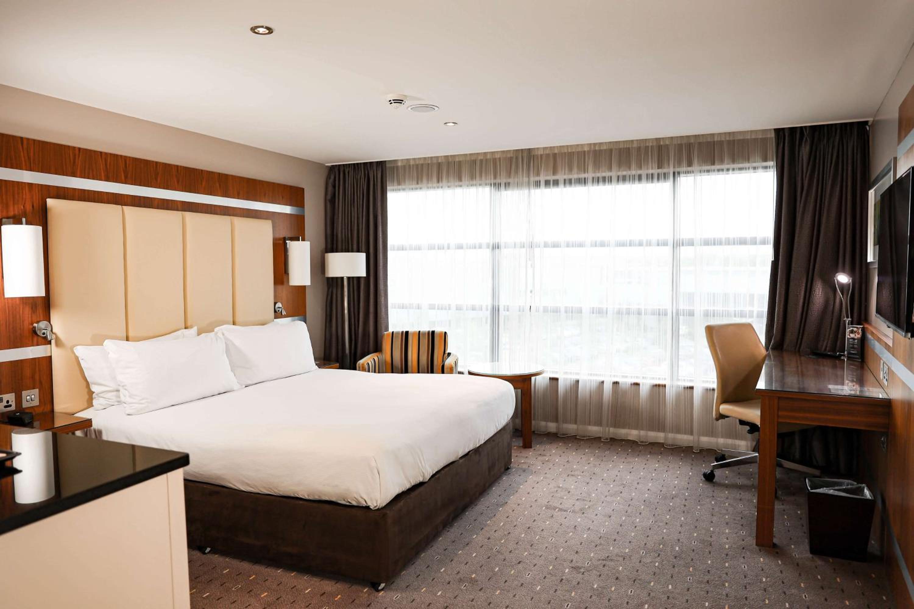 Corner King Room photo 1