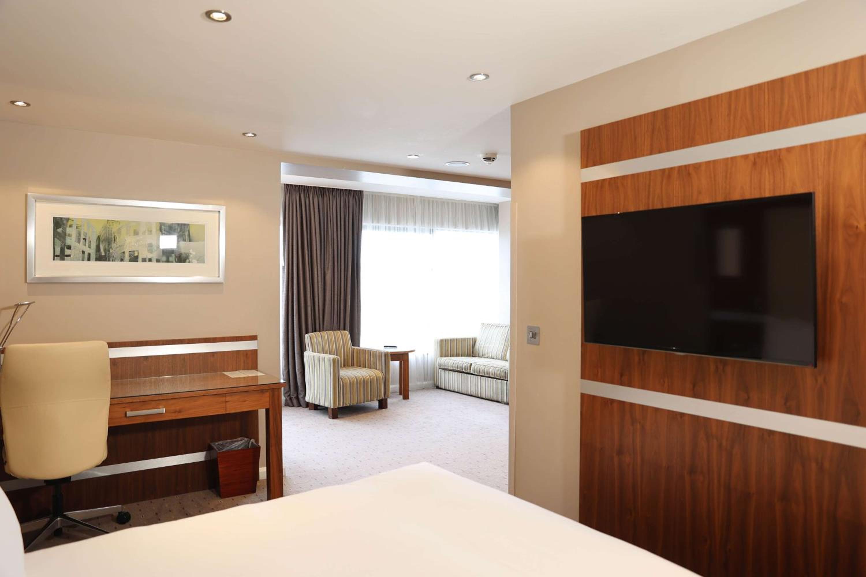 King Bed Suite - Photo 3