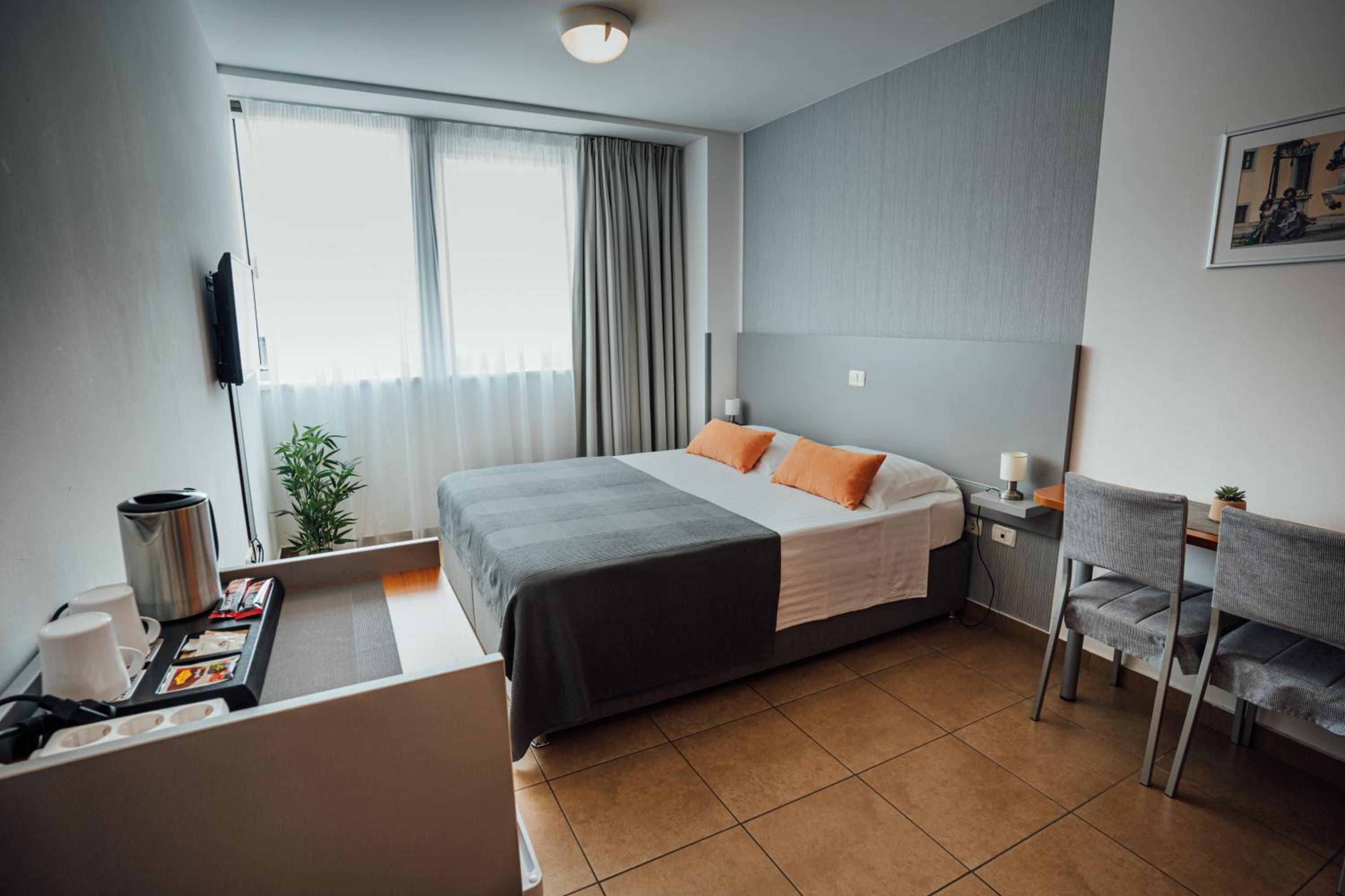 Standard Double Room - Photo 3