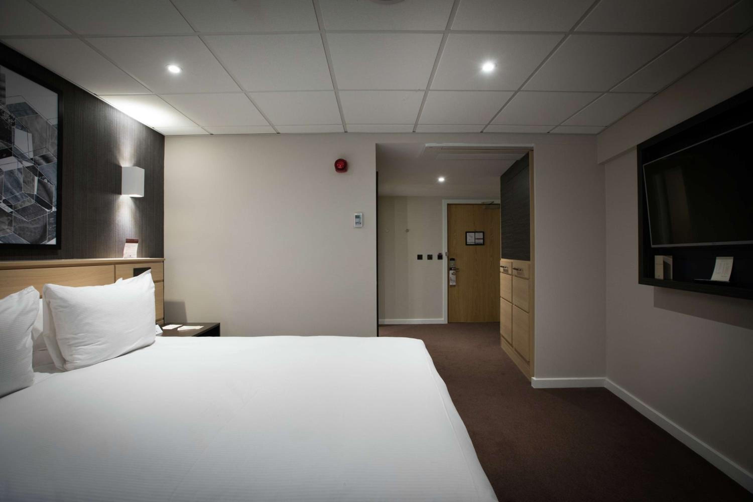 Queen Room photo 1