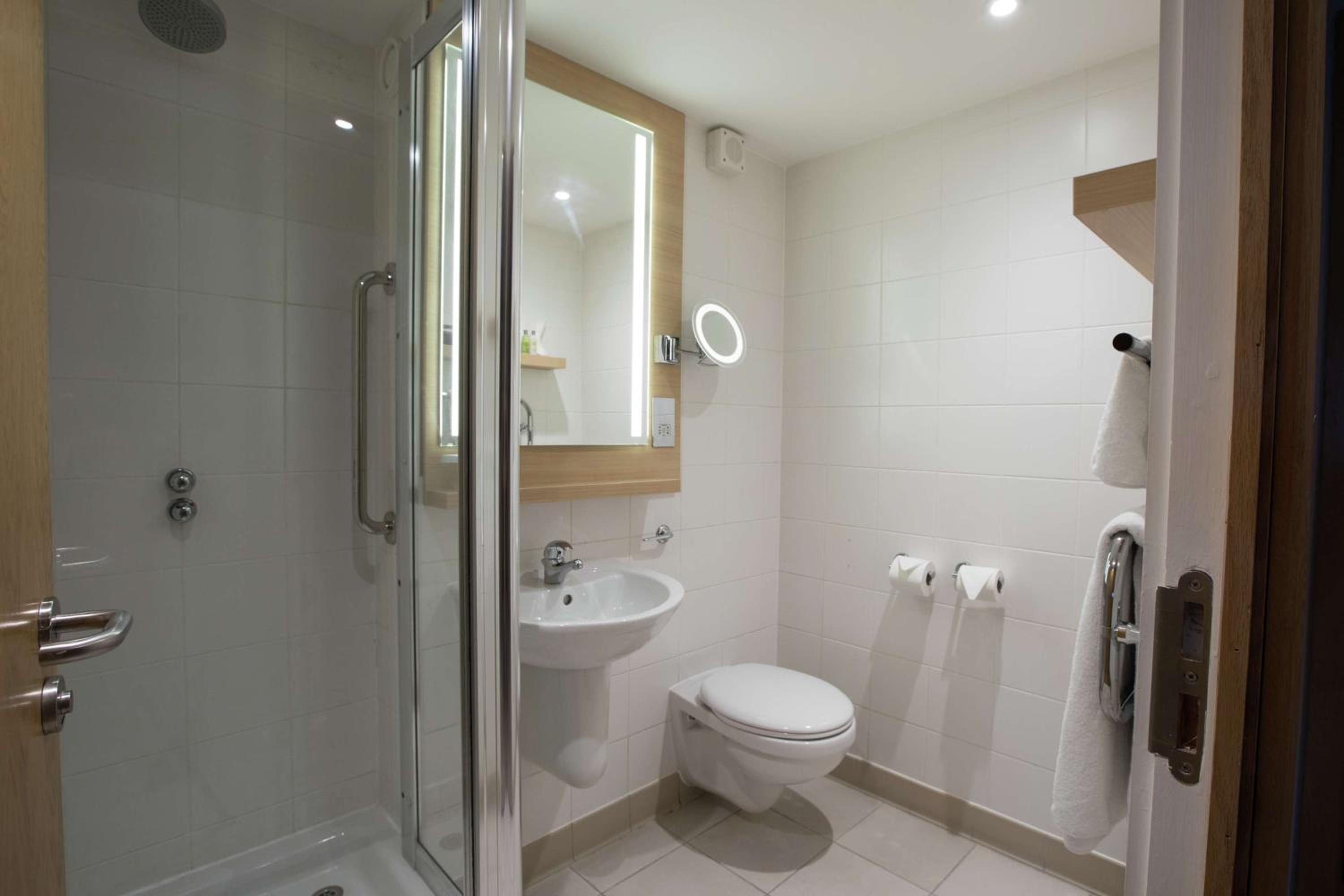 Twin Guest Room with Pitch View photo 3