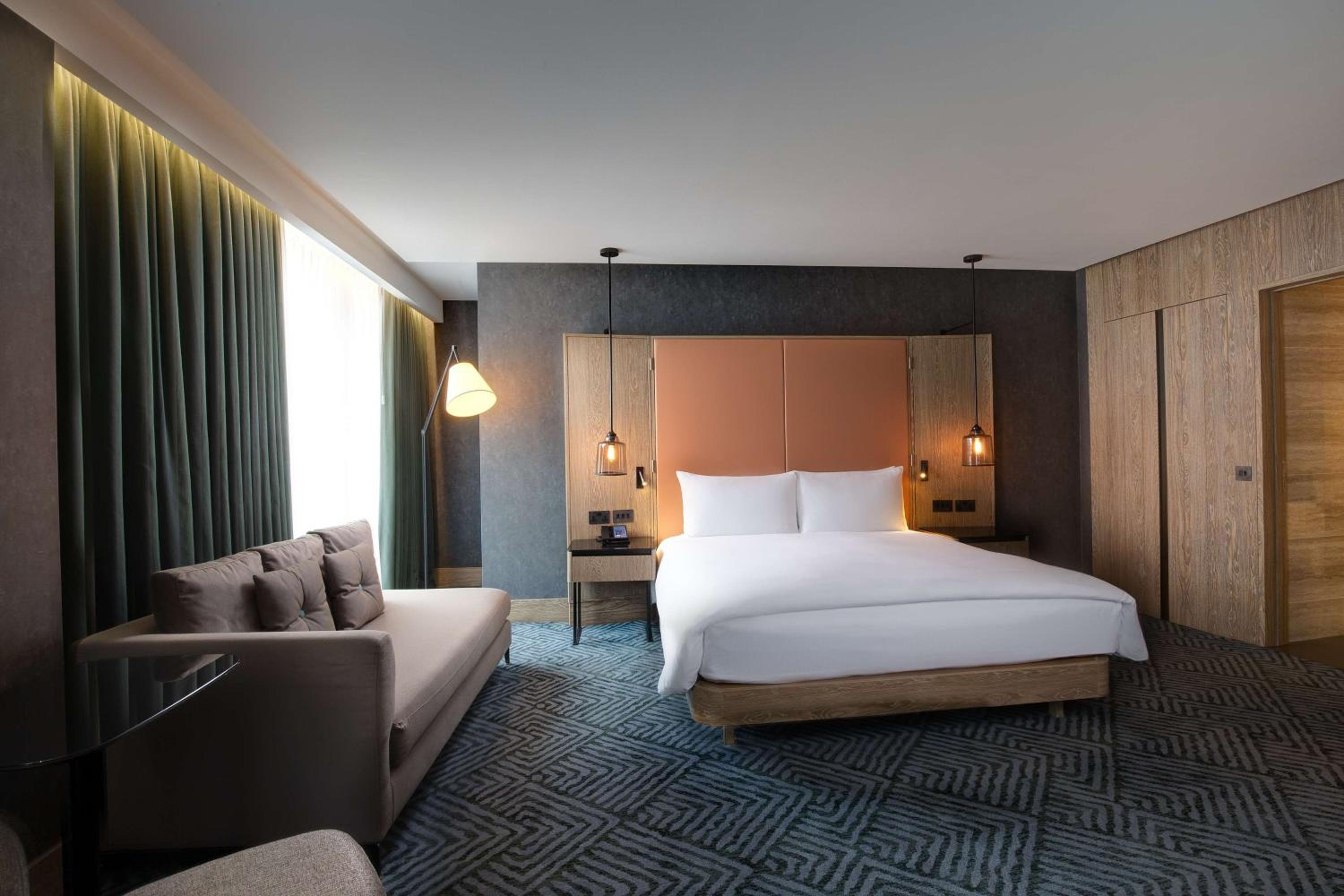 Executive King Room - Lounge Access thumbnail 5