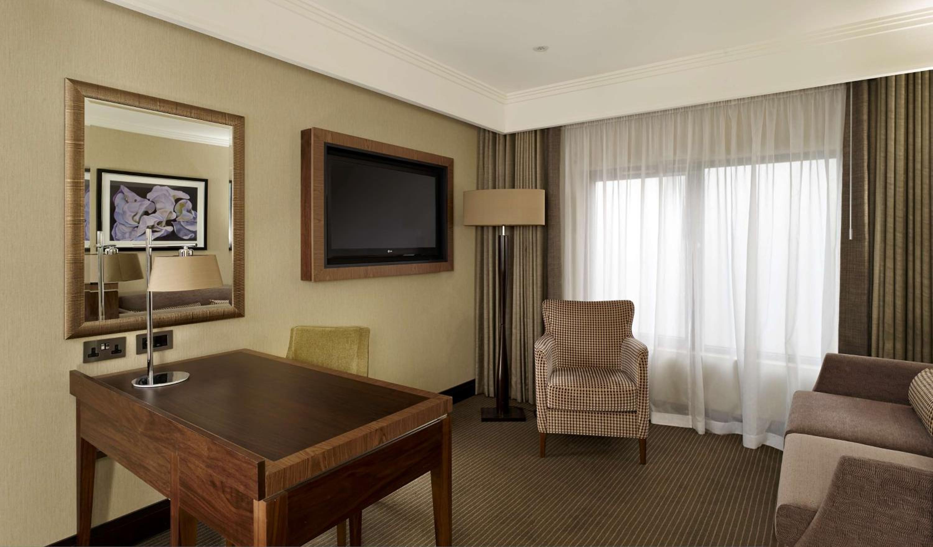 King Studio Suite with Sofa Bed thumbnail 6