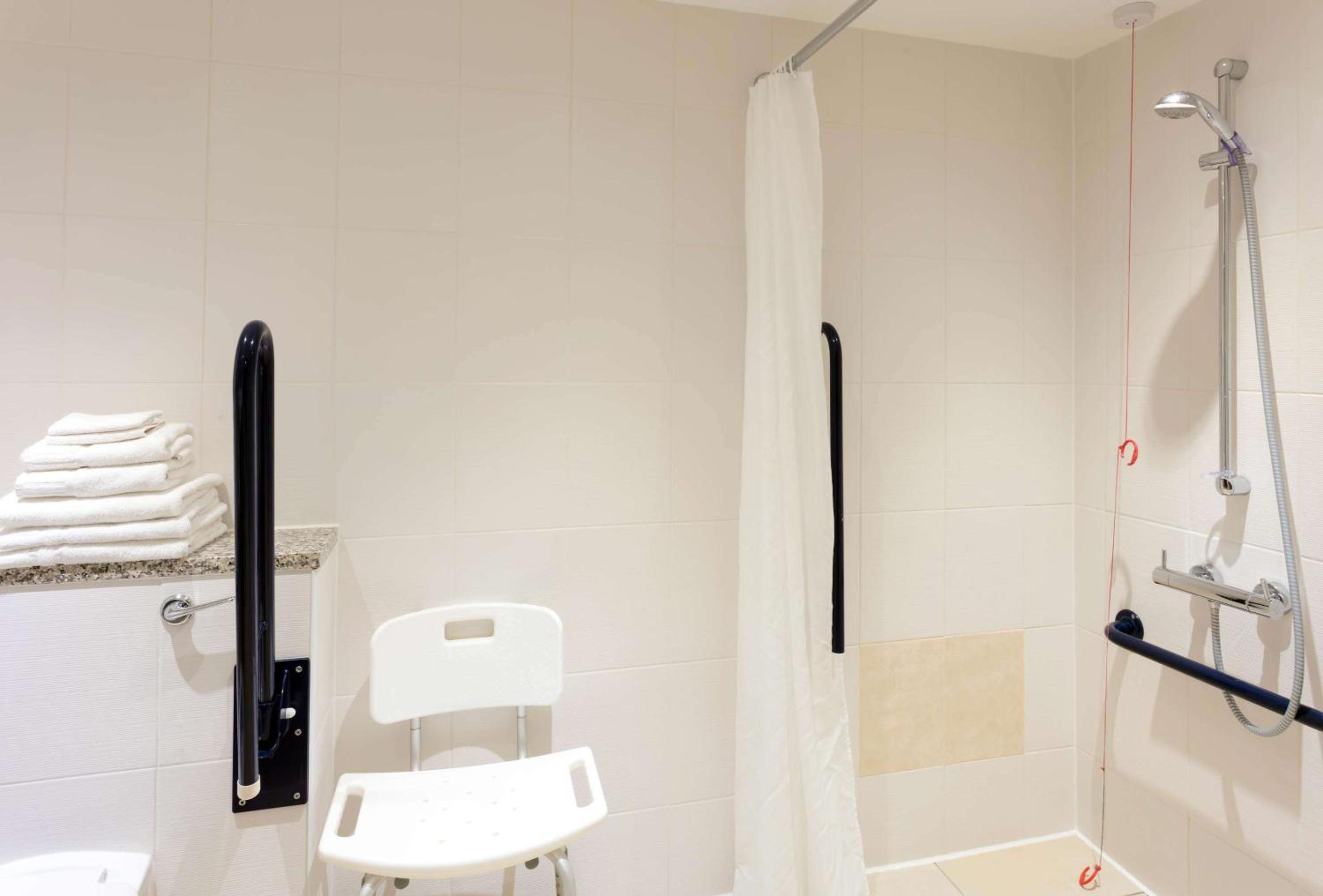 Double Accessible Room - Photo 2