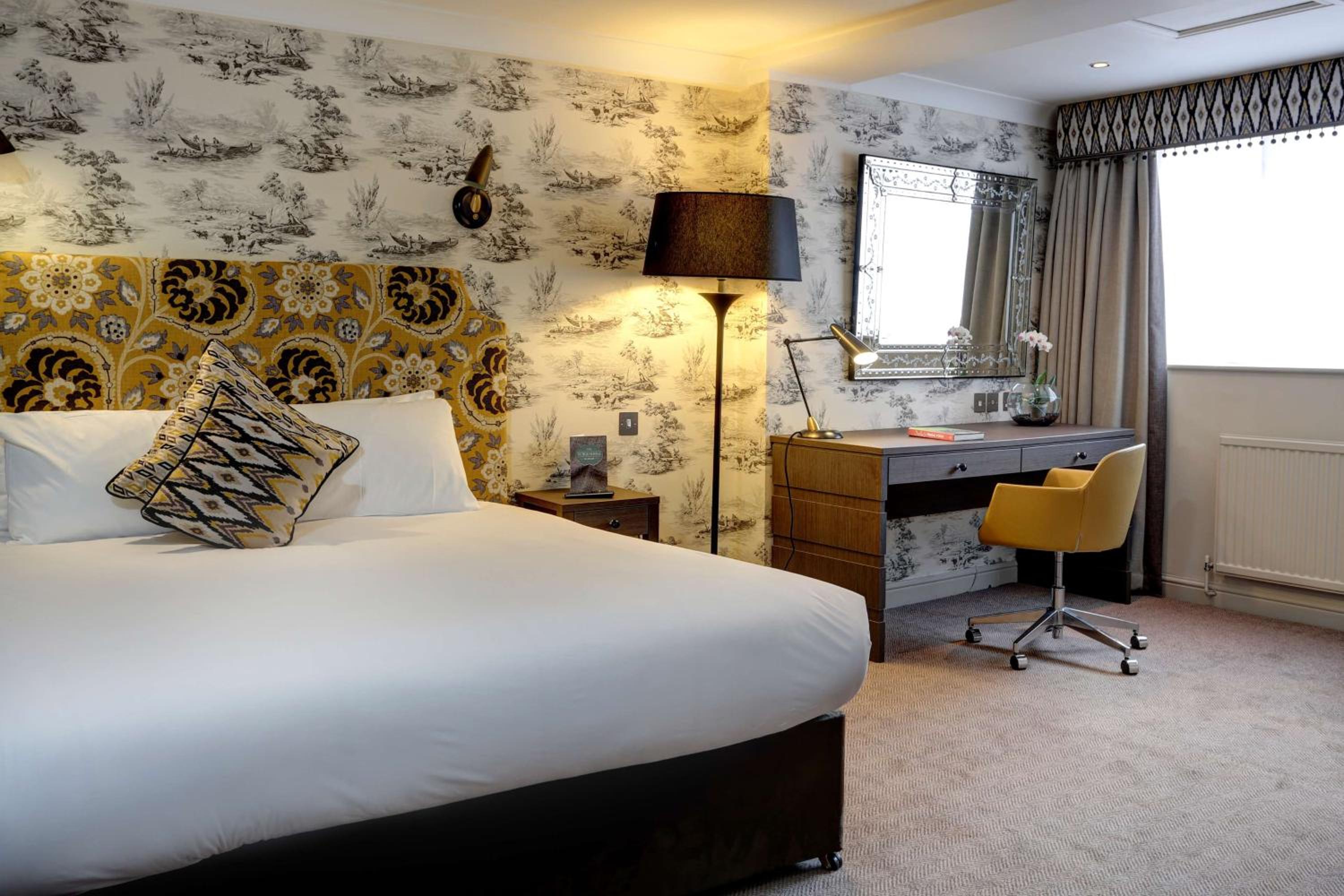Deluxe King Room - Photo 2