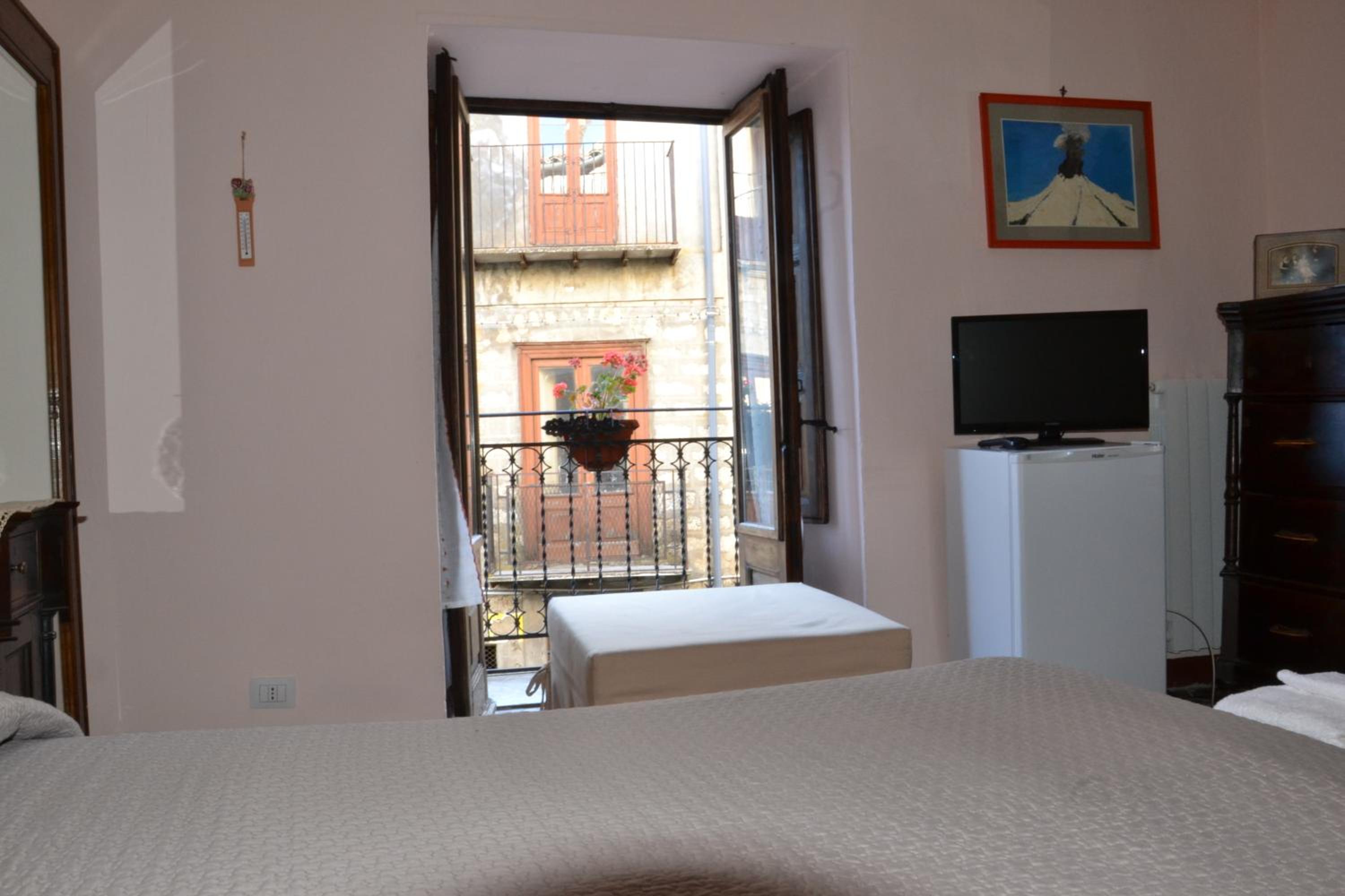Double or Twin Room - Photo 10