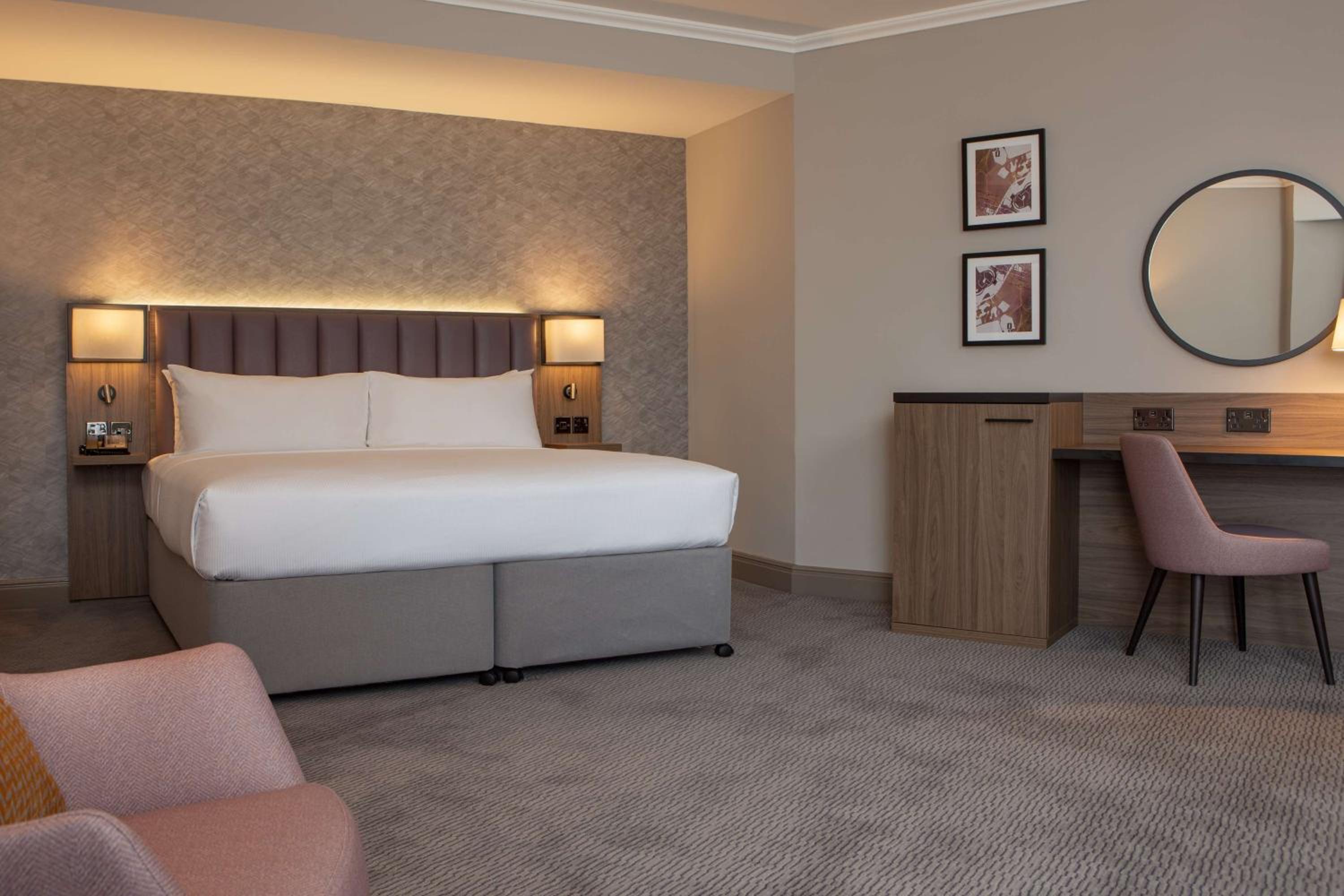 Deluxe King Room - Photo 2