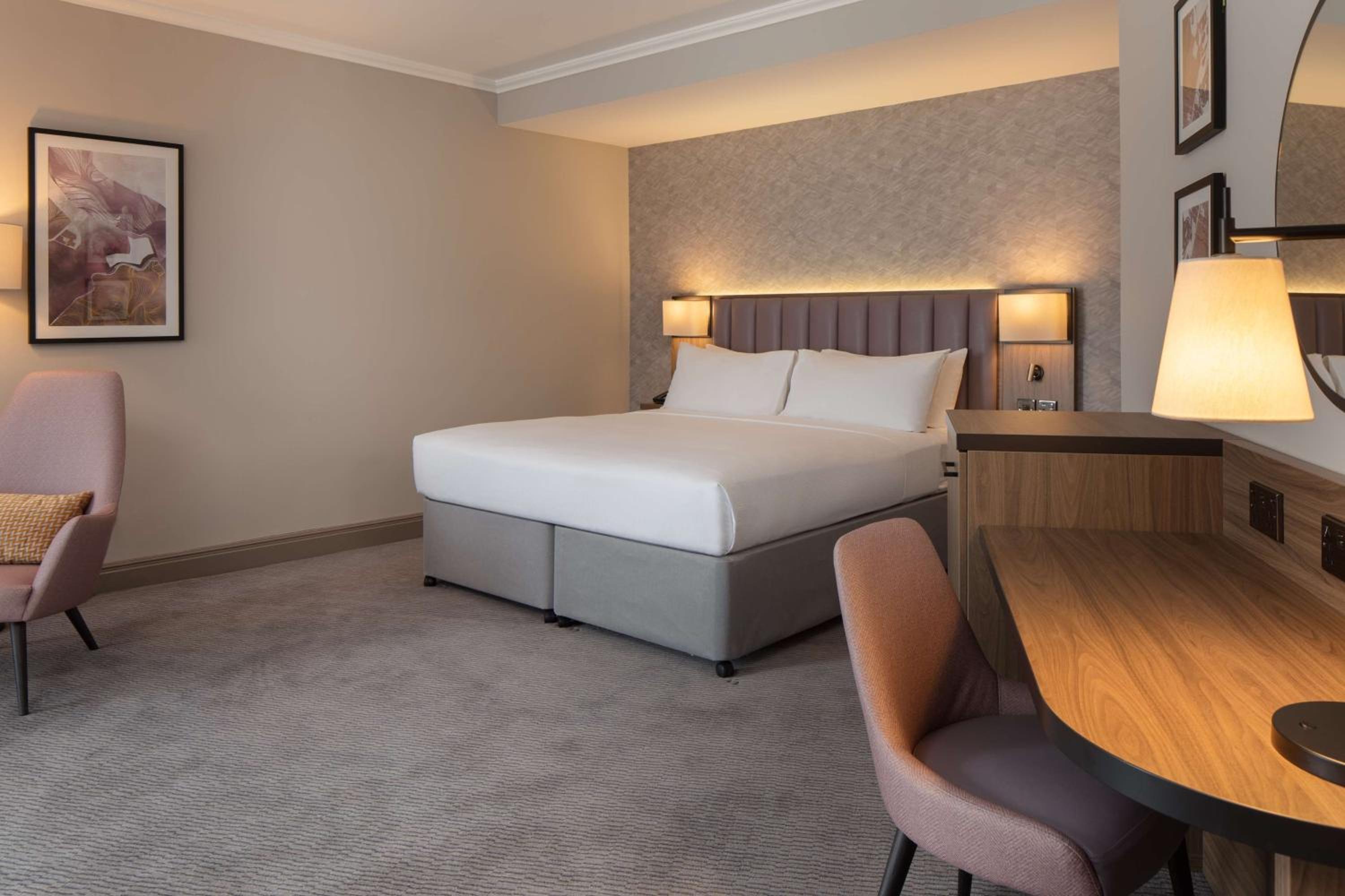 Deluxe King Room - Photo 4
