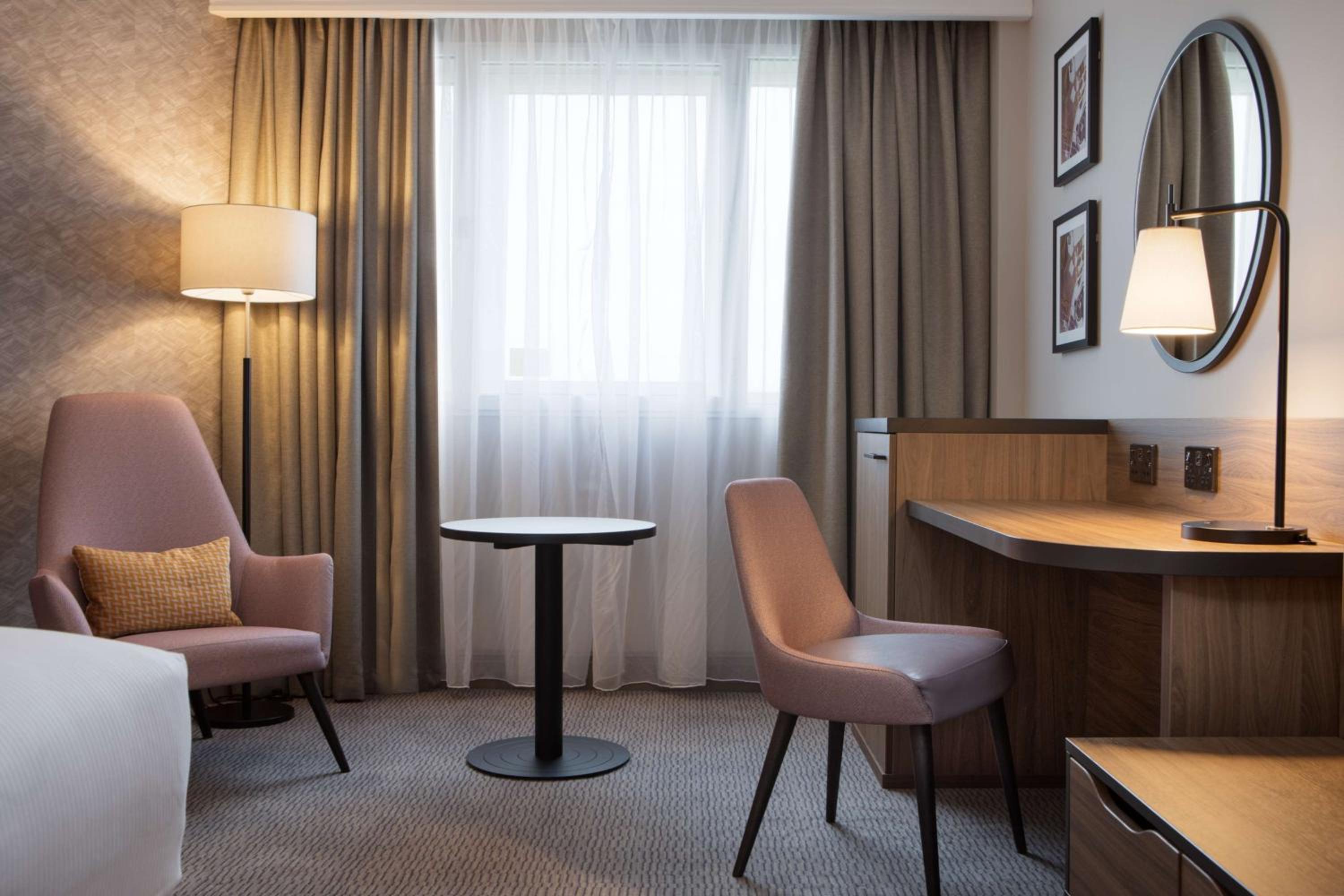 Deluxe Queen Room - Photo 5