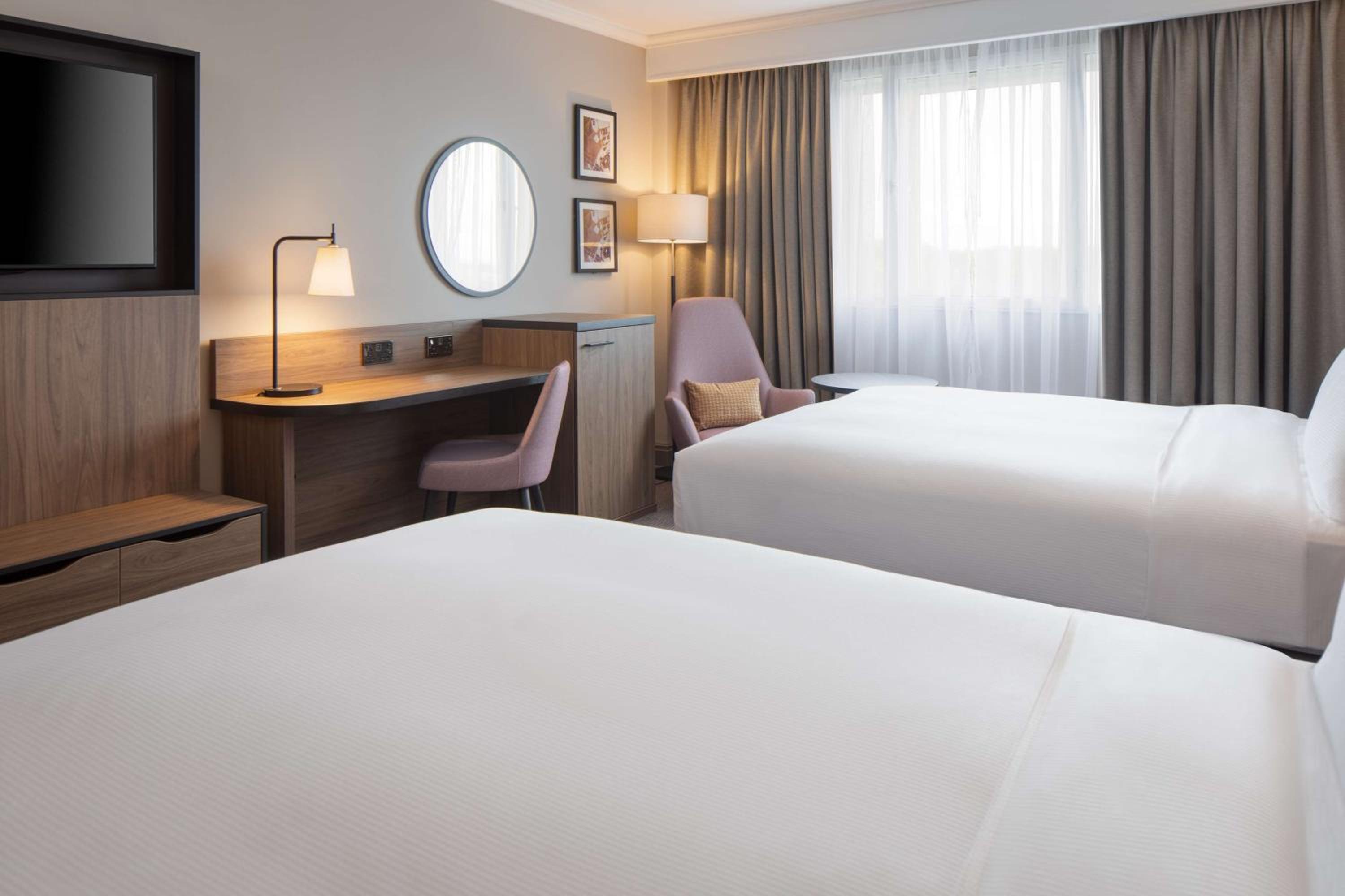 Queen Room with Two Queen Beds - Photo 7