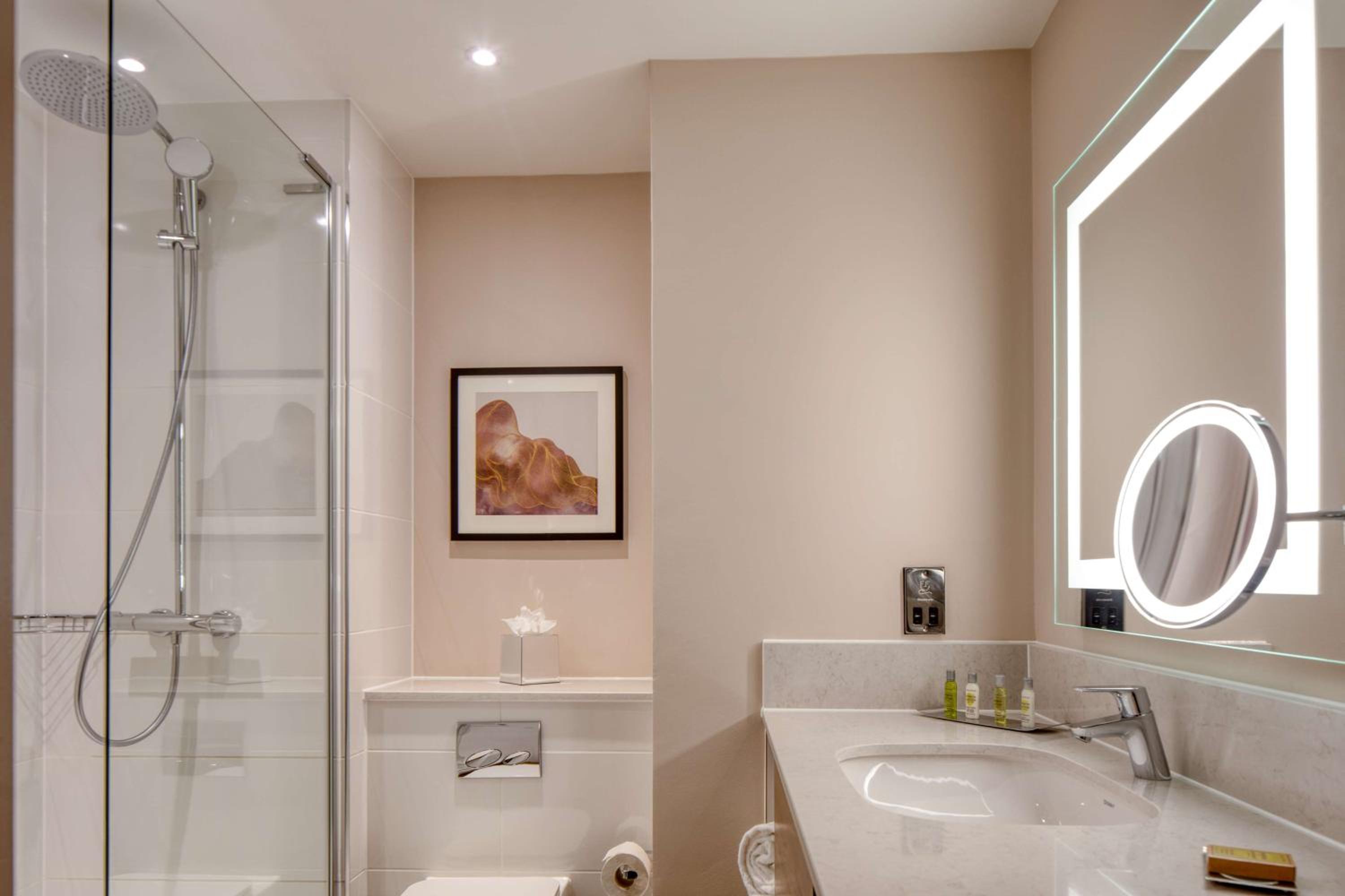 Queen Room - Photo 8