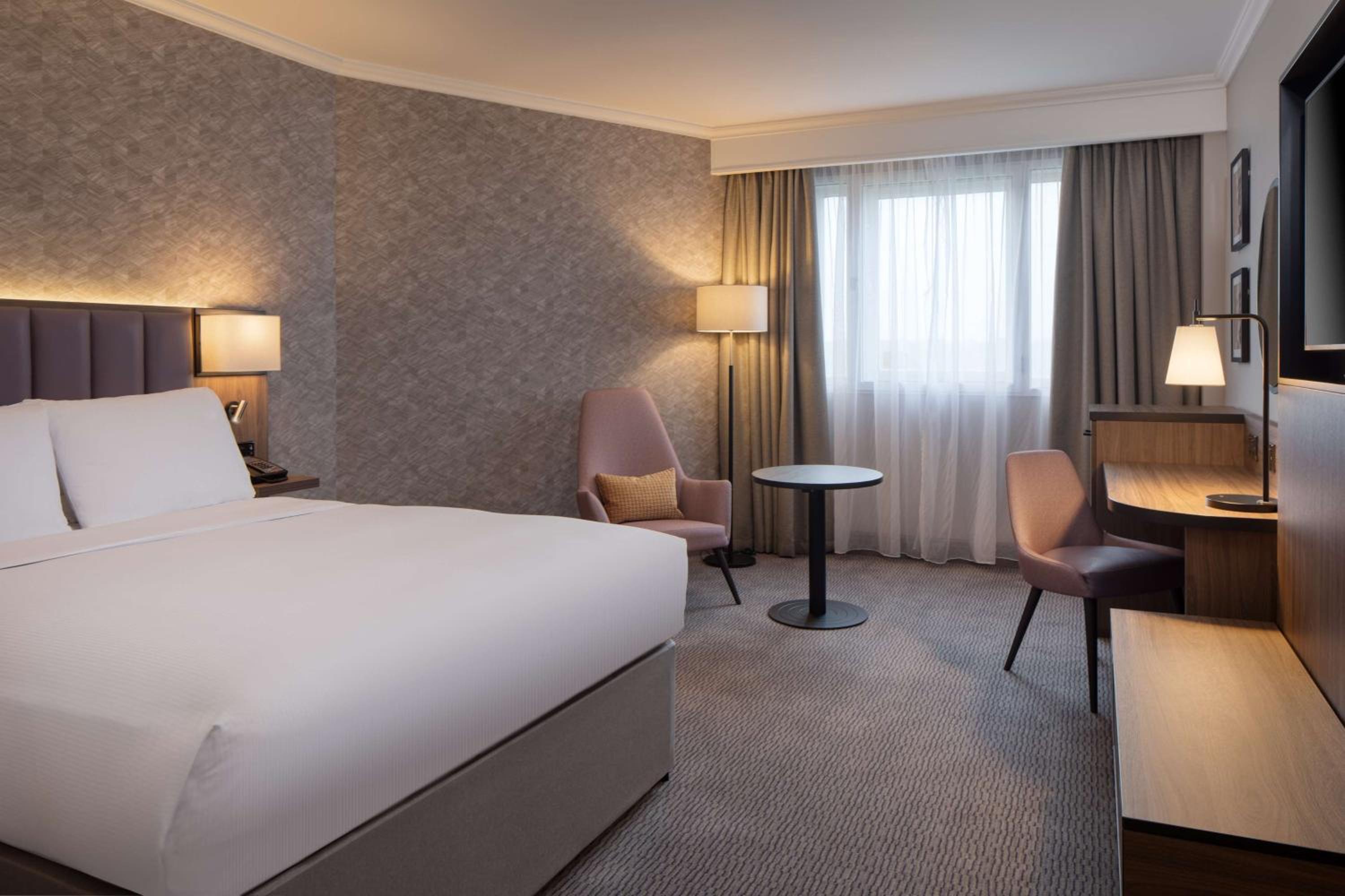 Deluxe Queen Room - Photo 6