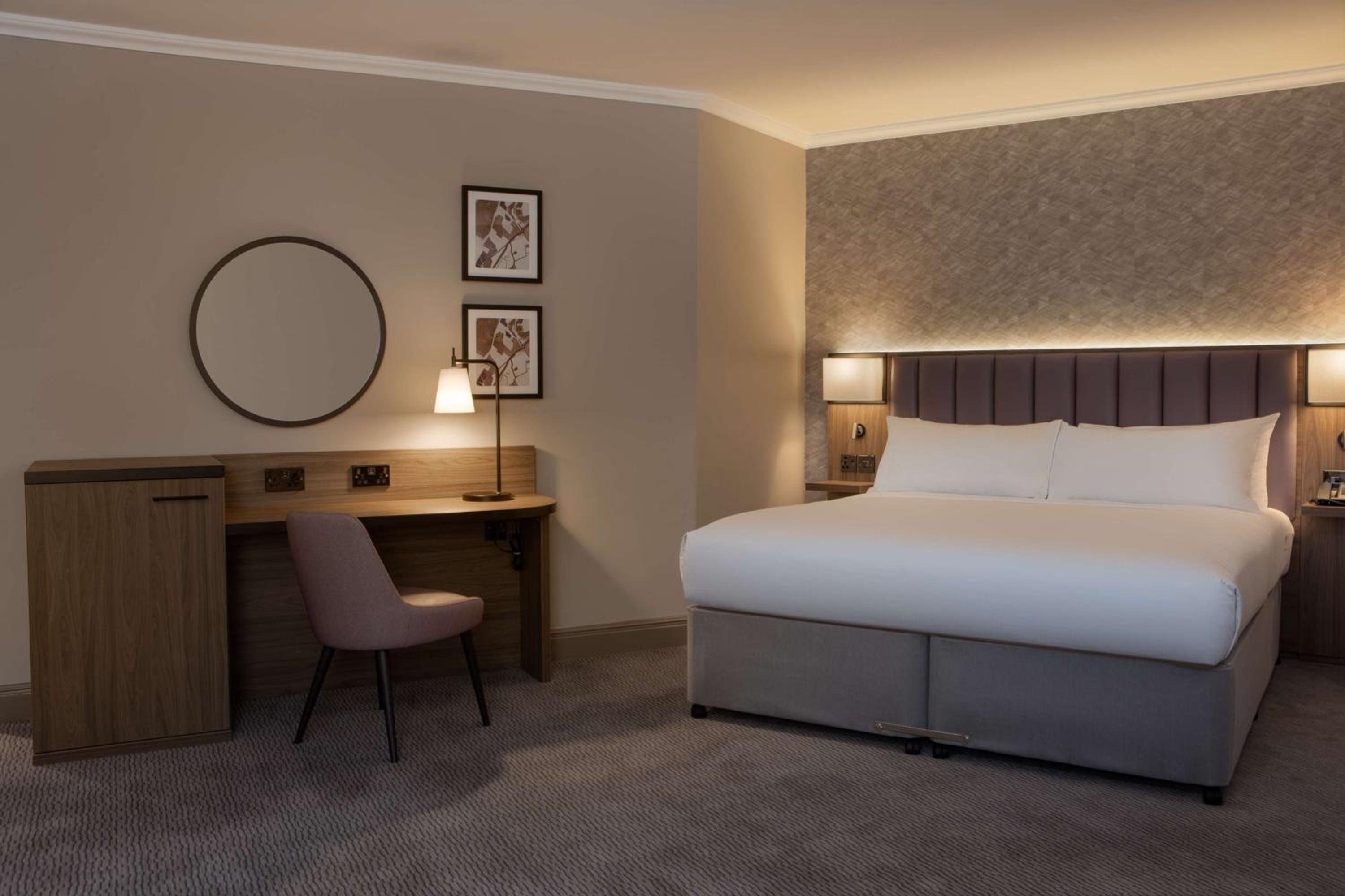 Deluxe King Room - Photo 5