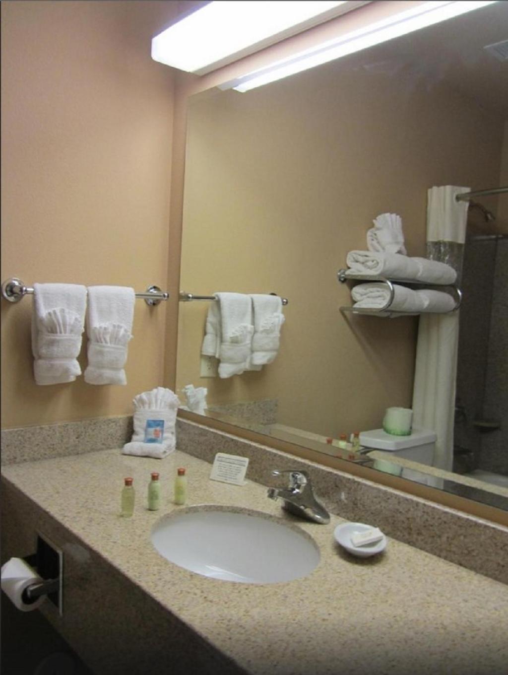 Double Room - Non-Smoking  - Photo 5