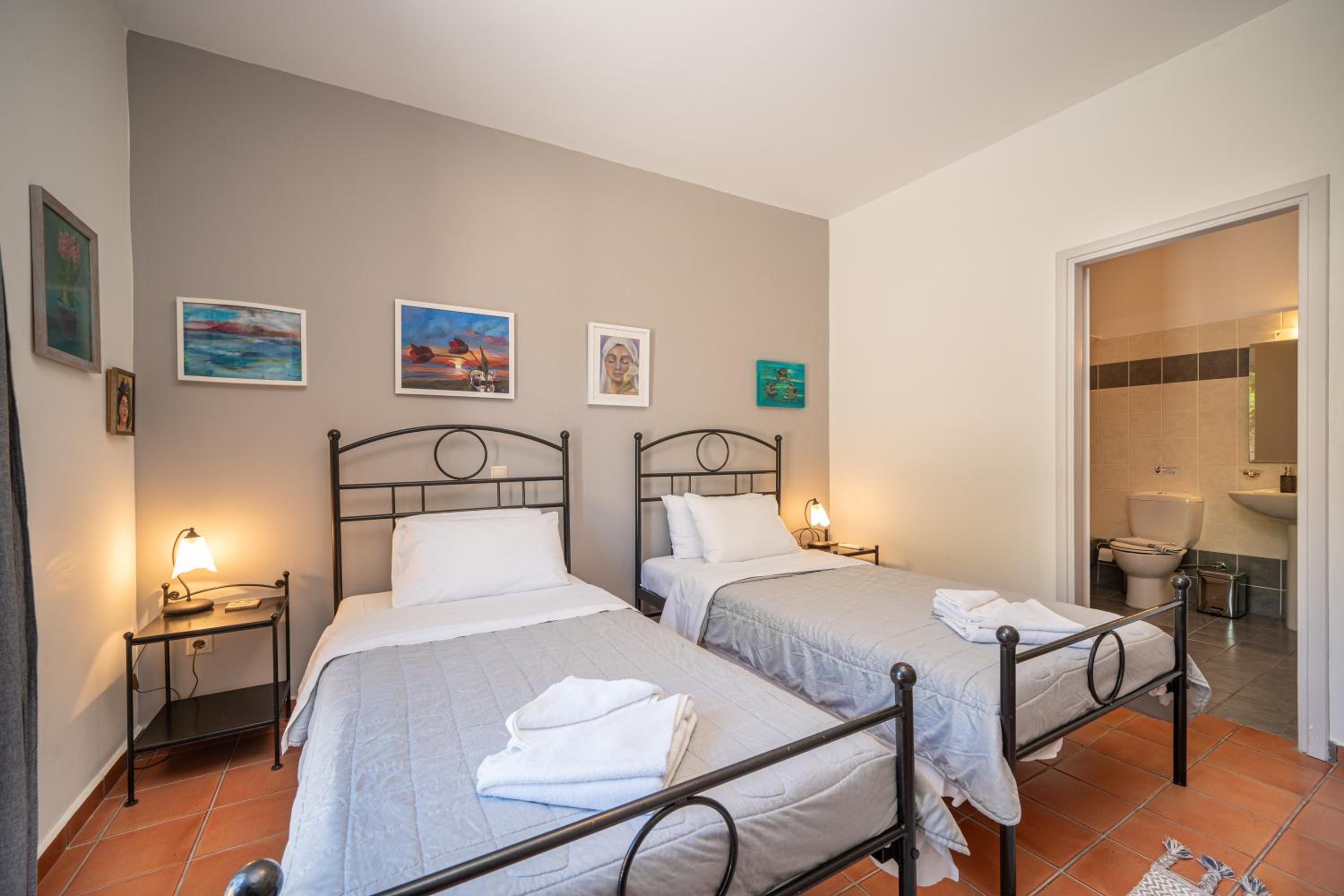 Three-Bedroom Villa photo 2