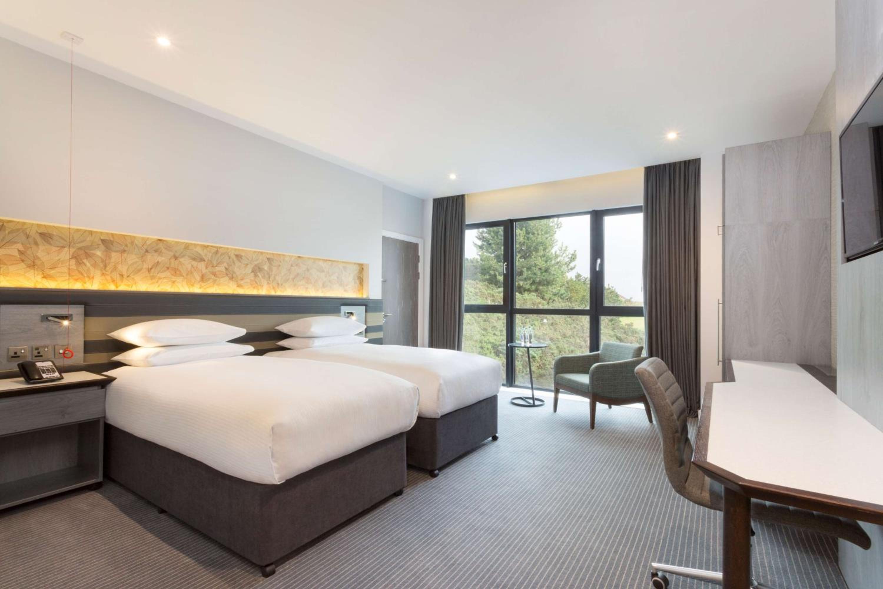 Twin Room - Mobility Access - Photo 1