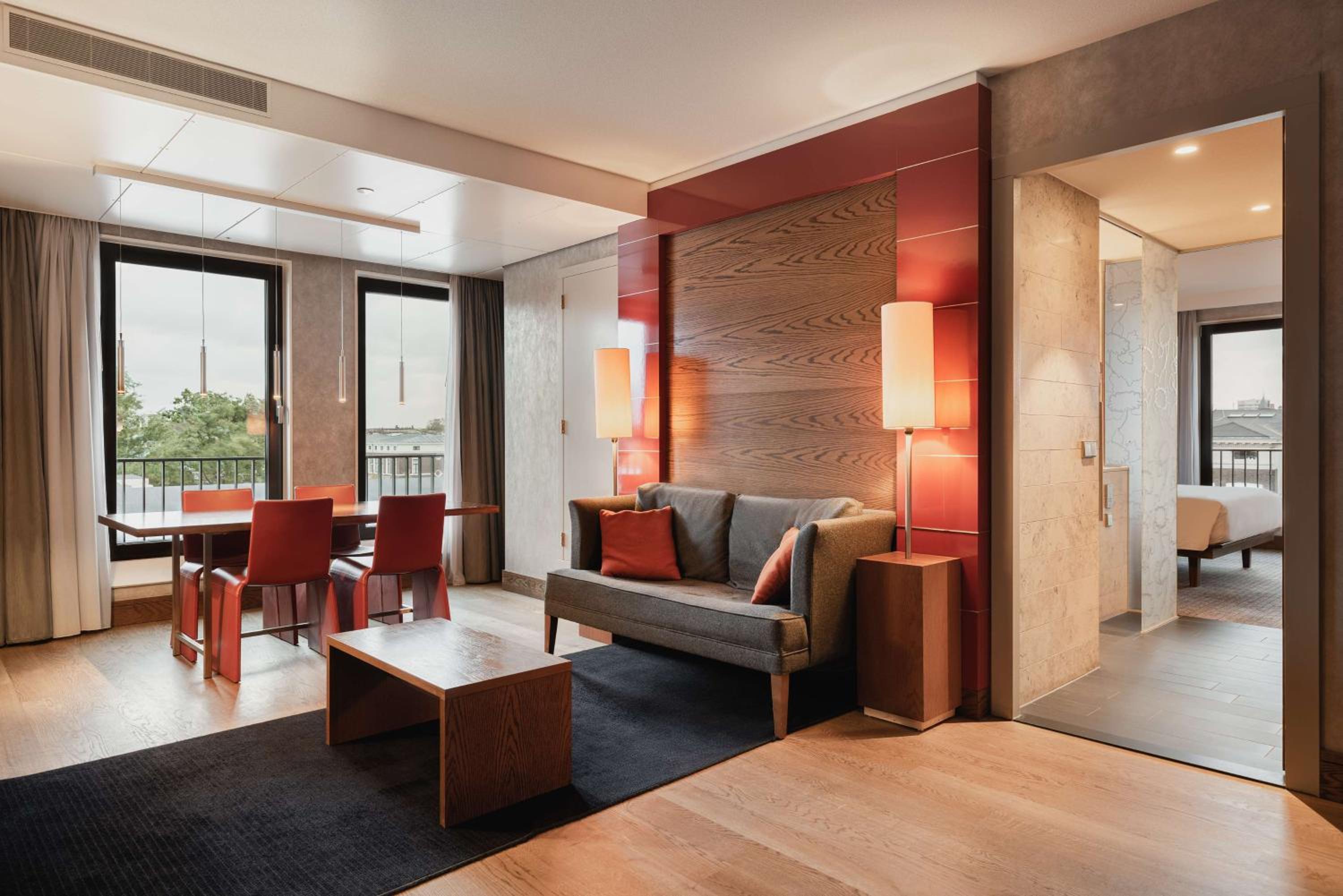 One-Bedroom King Suite - Lounge Access