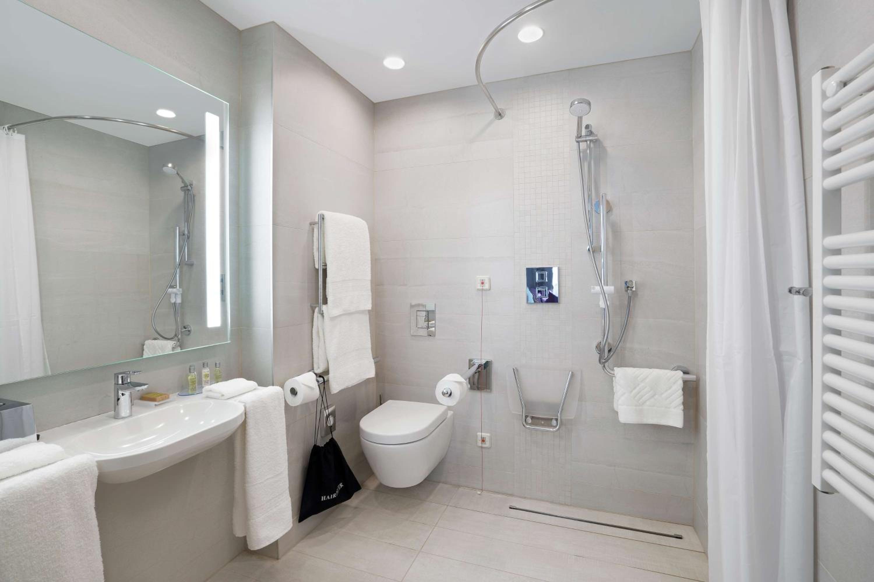 King Guest Room - Mobility Accessible thumbnail 6