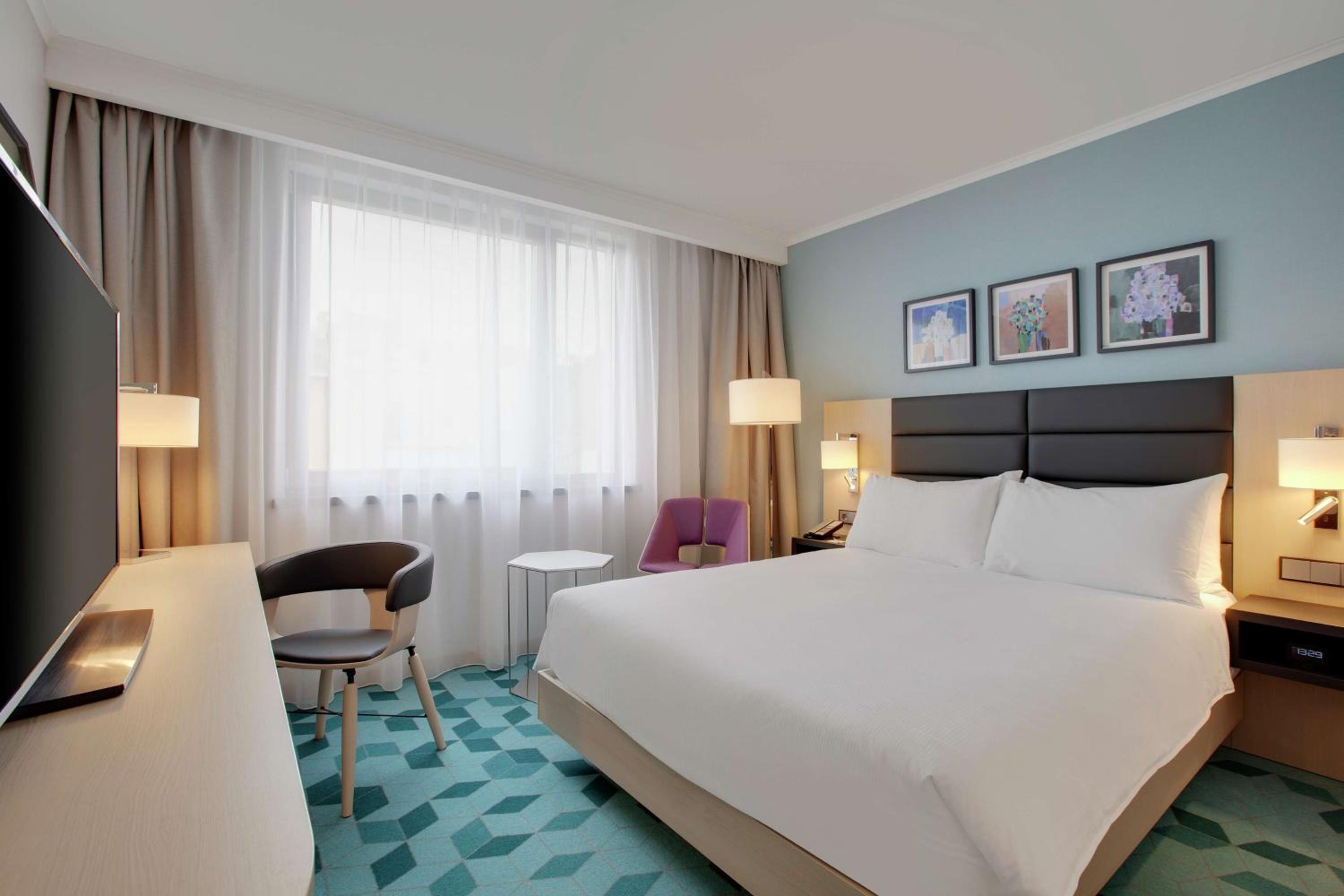 King Guest Room - Photo 5
