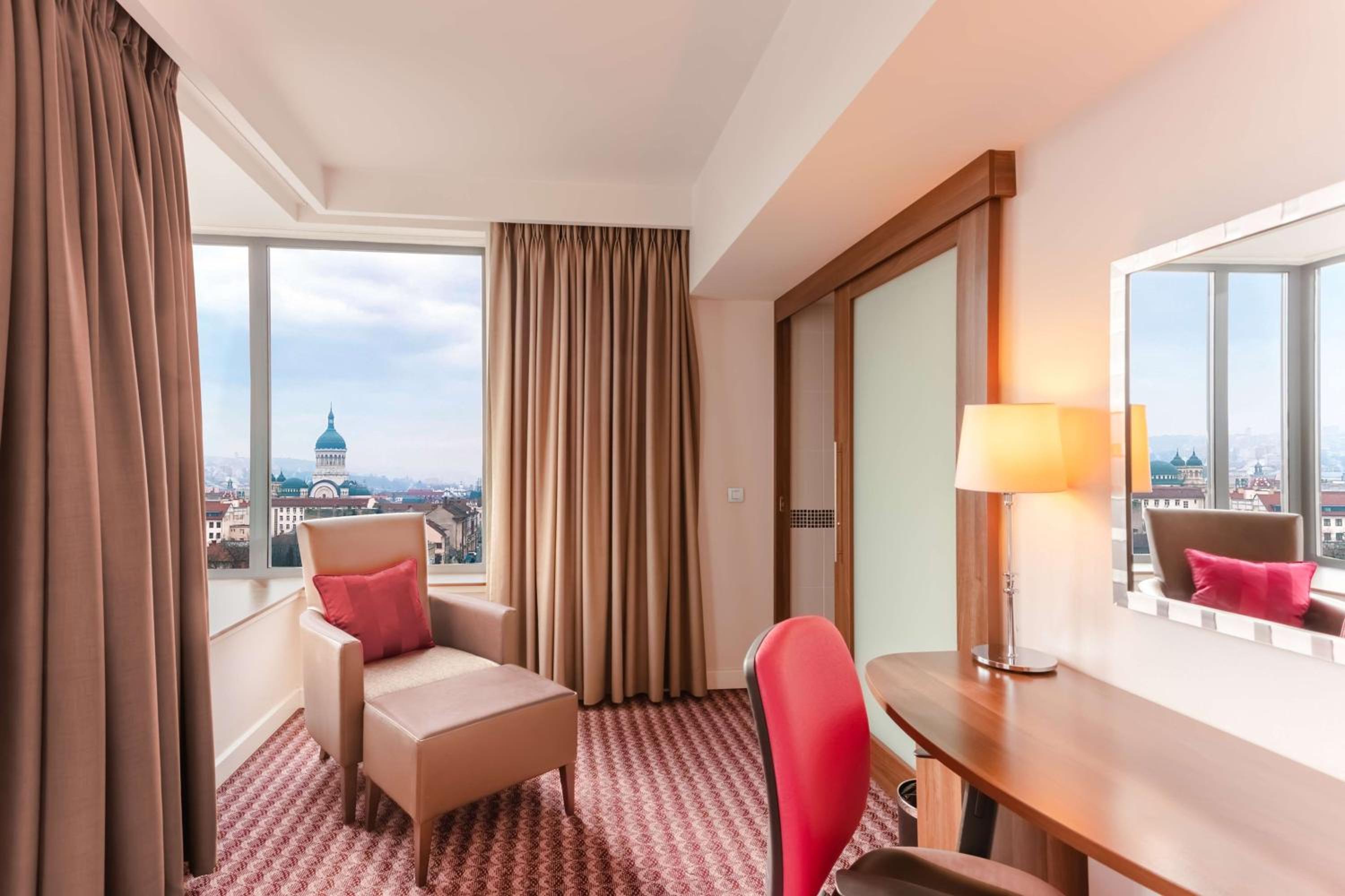 Premium Queen Room with View - Non-Smoking - Photo 1