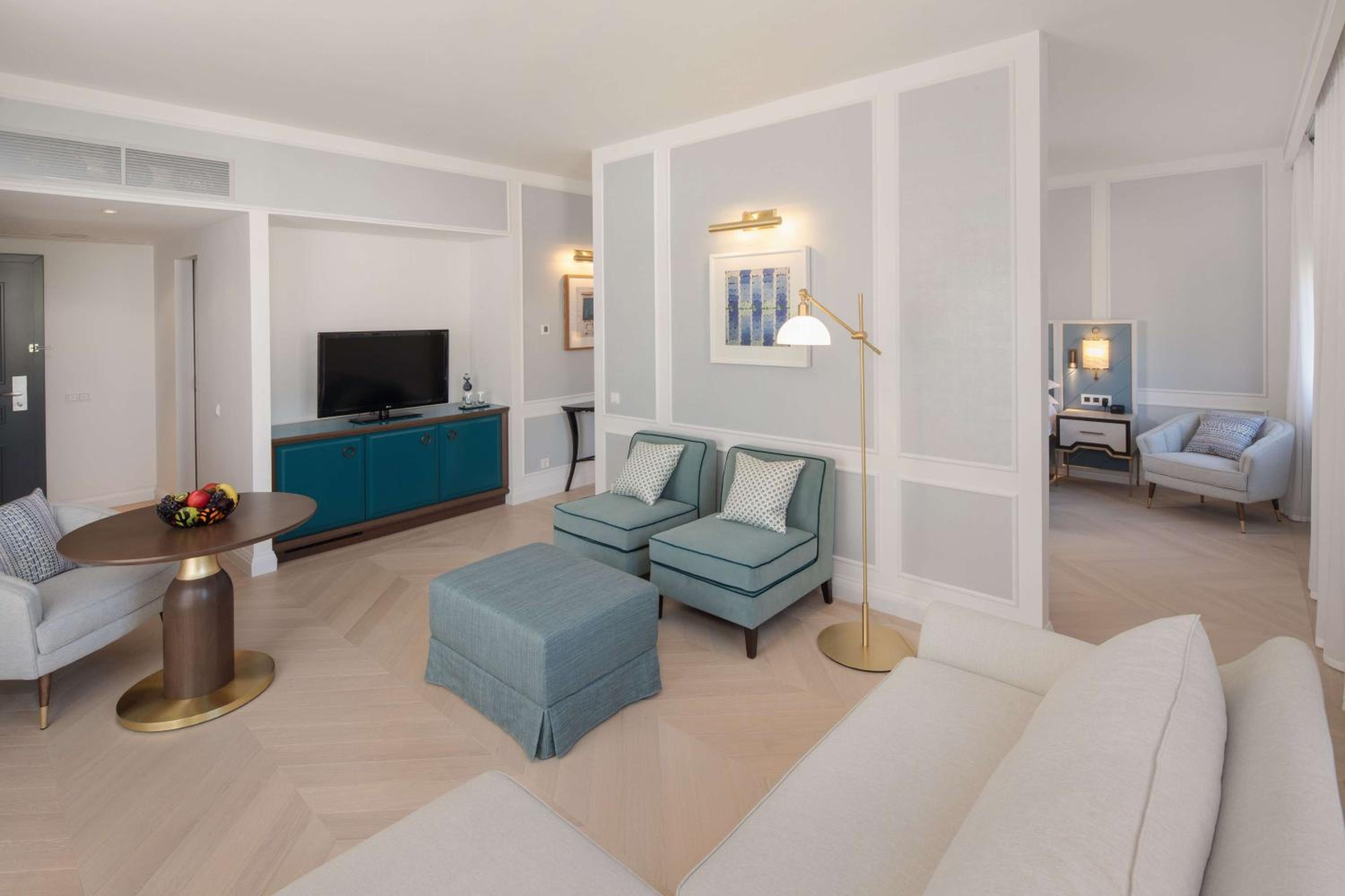 Deluxe King Suite
