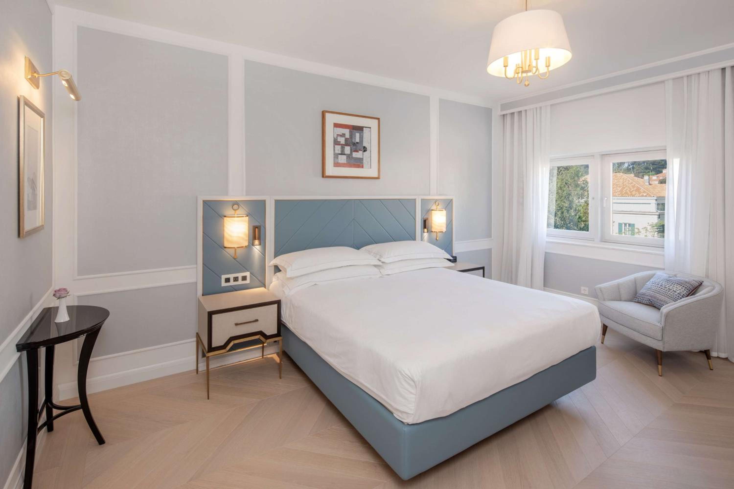 Deluxe King Suite