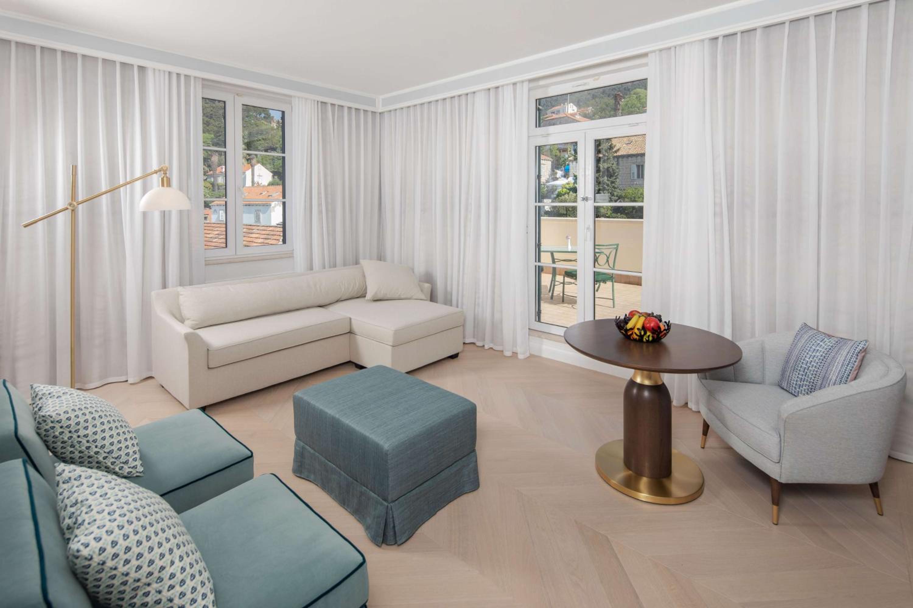 Deluxe King Suite