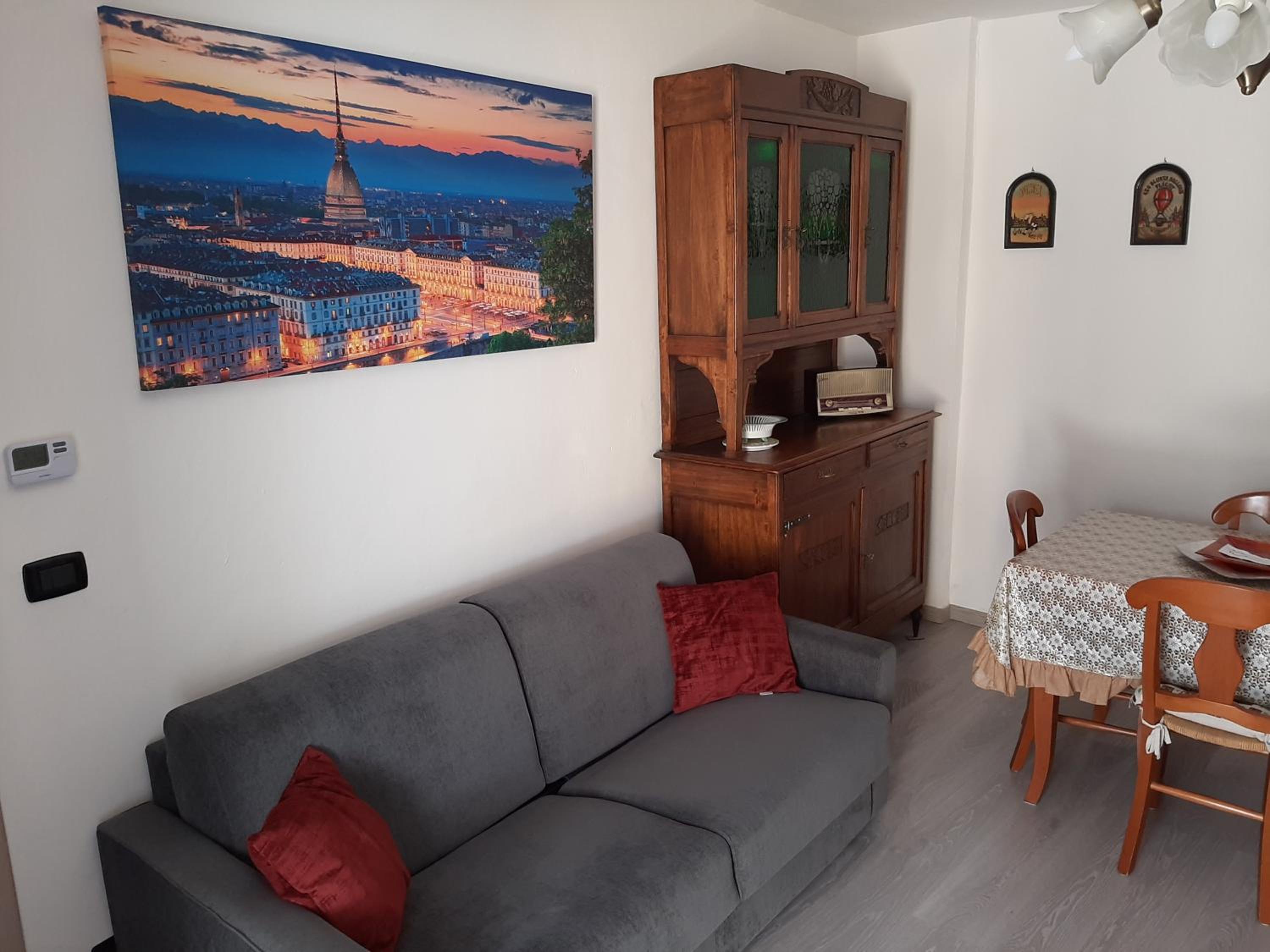 One-Bedroom Apartment photo 1