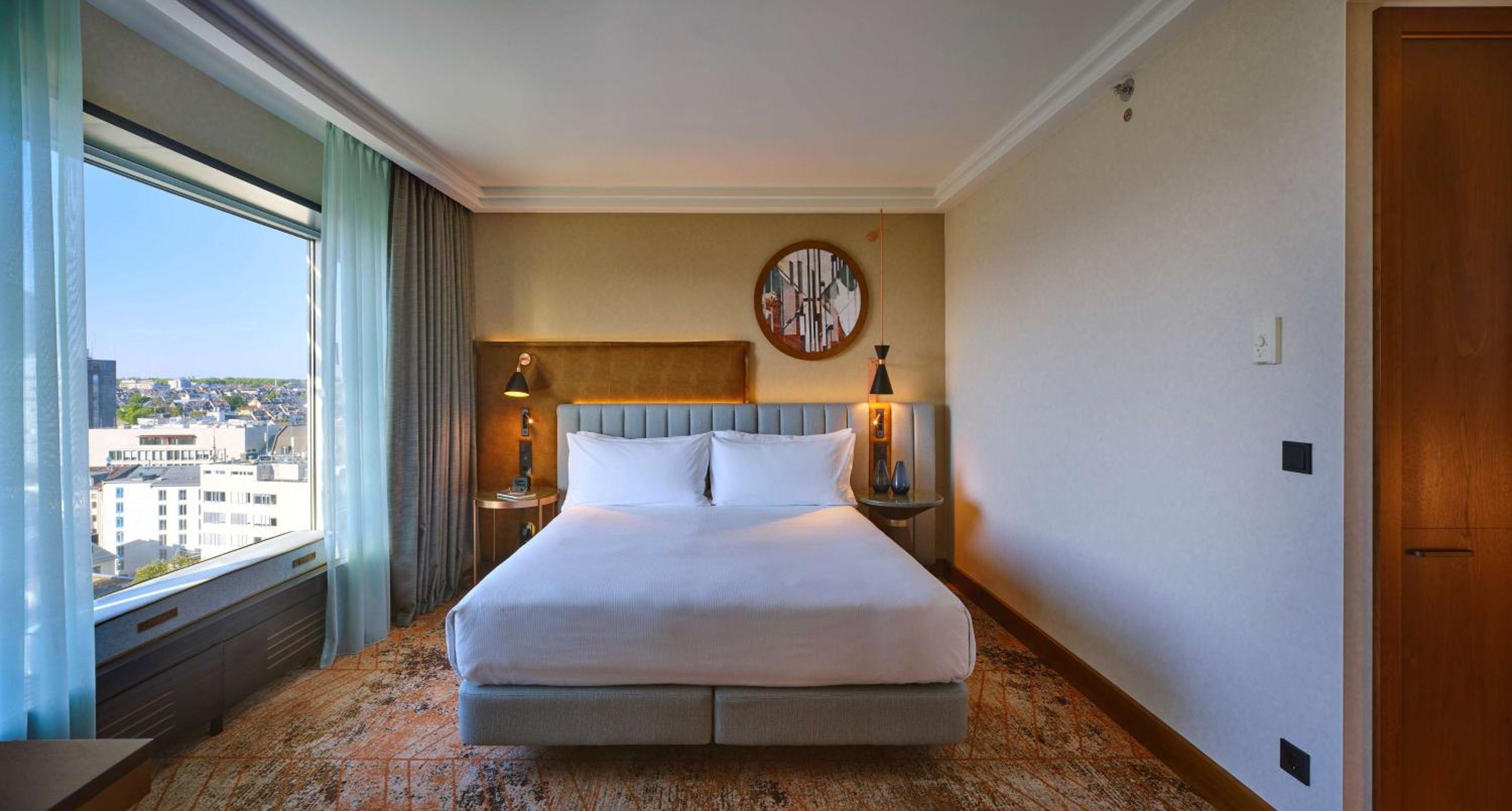 One-Bedroom Corner Suite