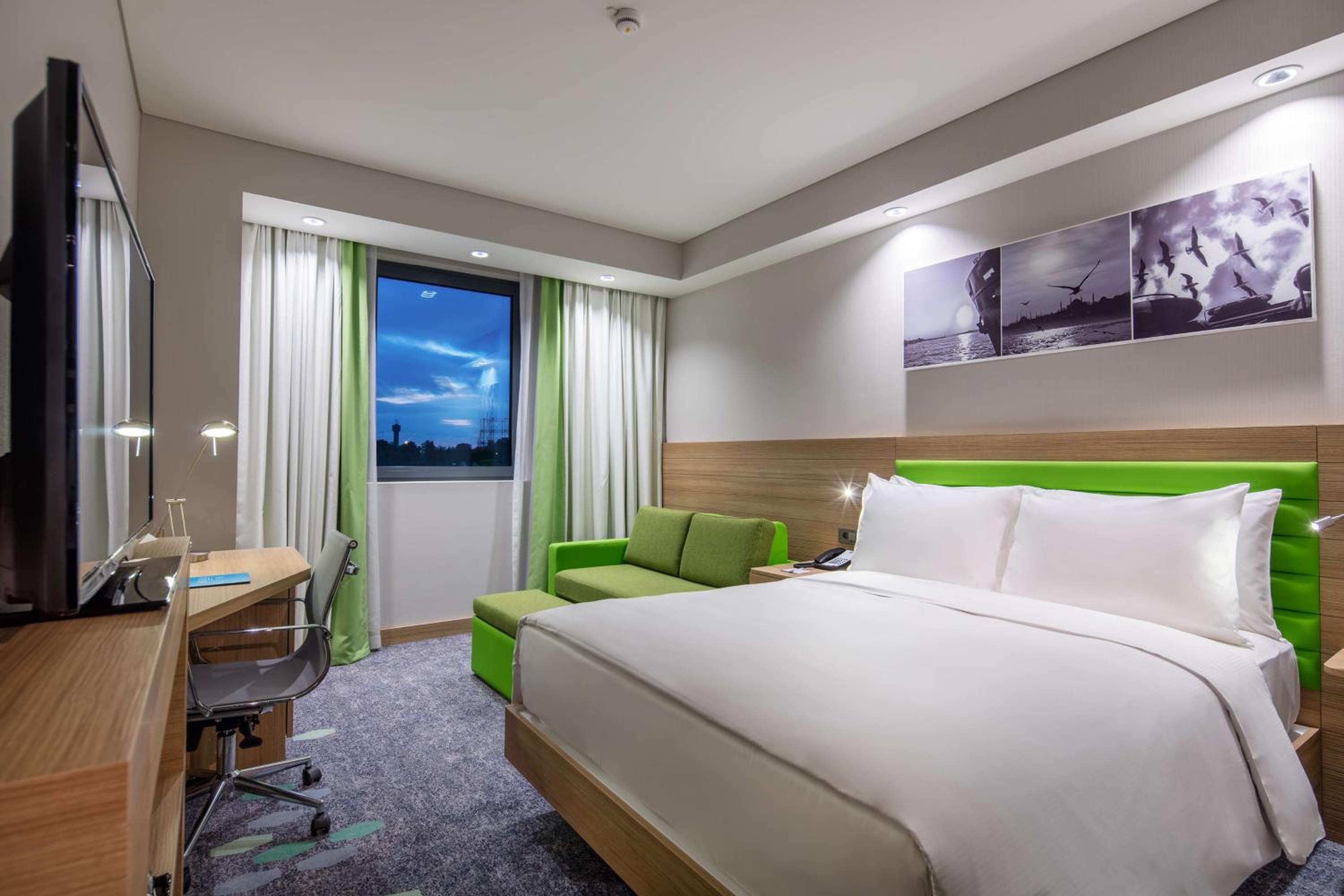 Queen Room with Sofa Bed and Balcony