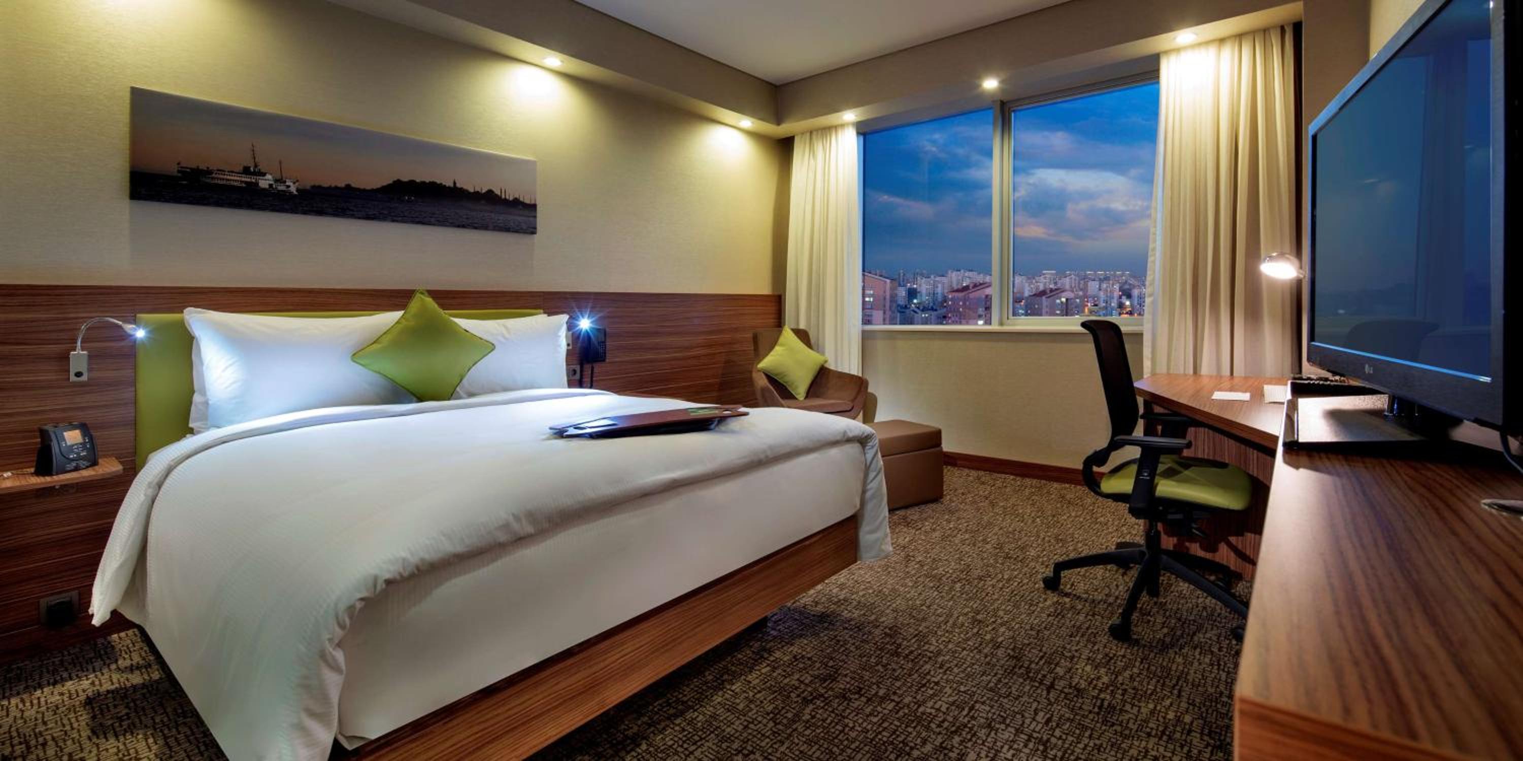 Queen Room with Sofa Bed - Non-Smoking