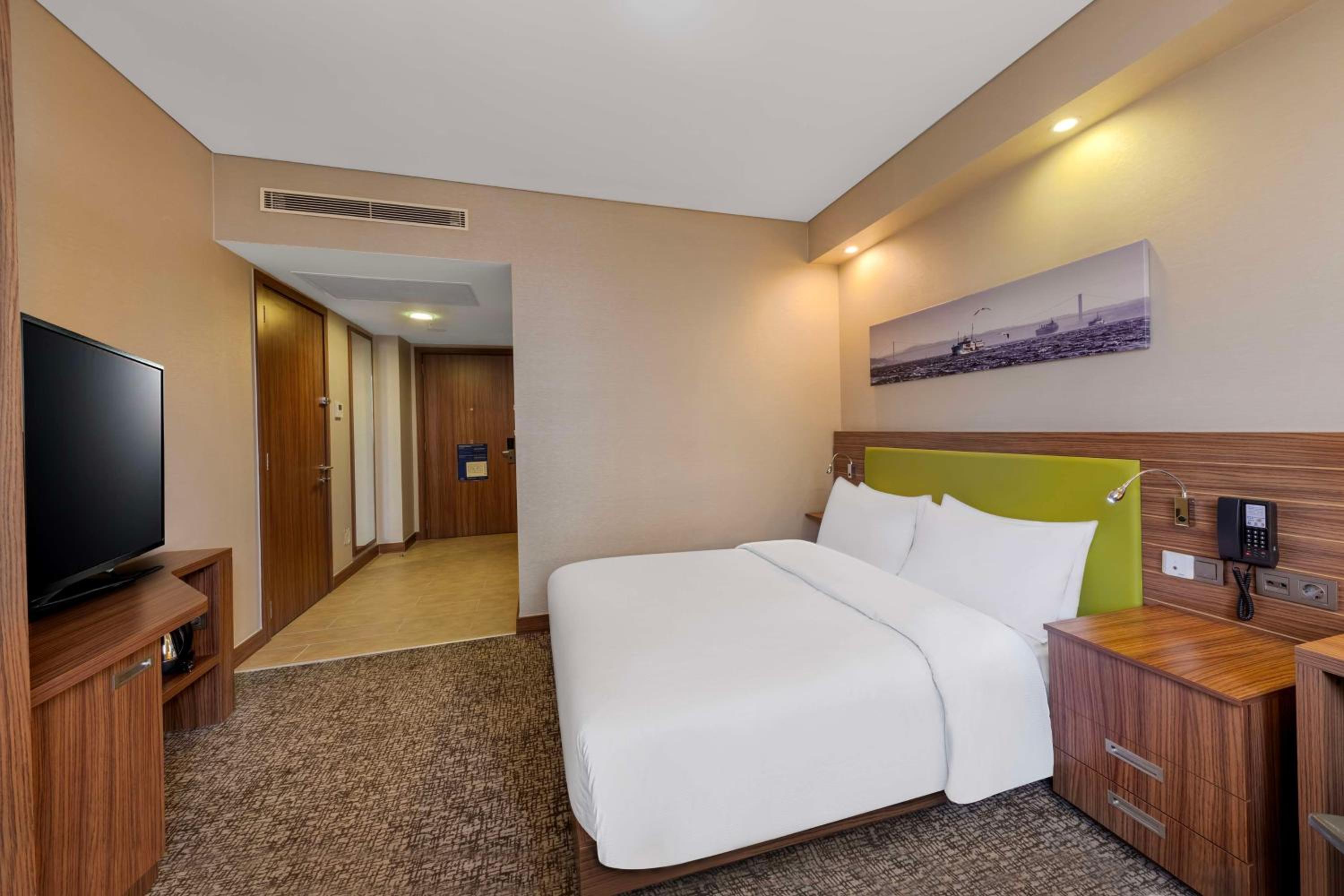 Queen Room - Non-Smoking