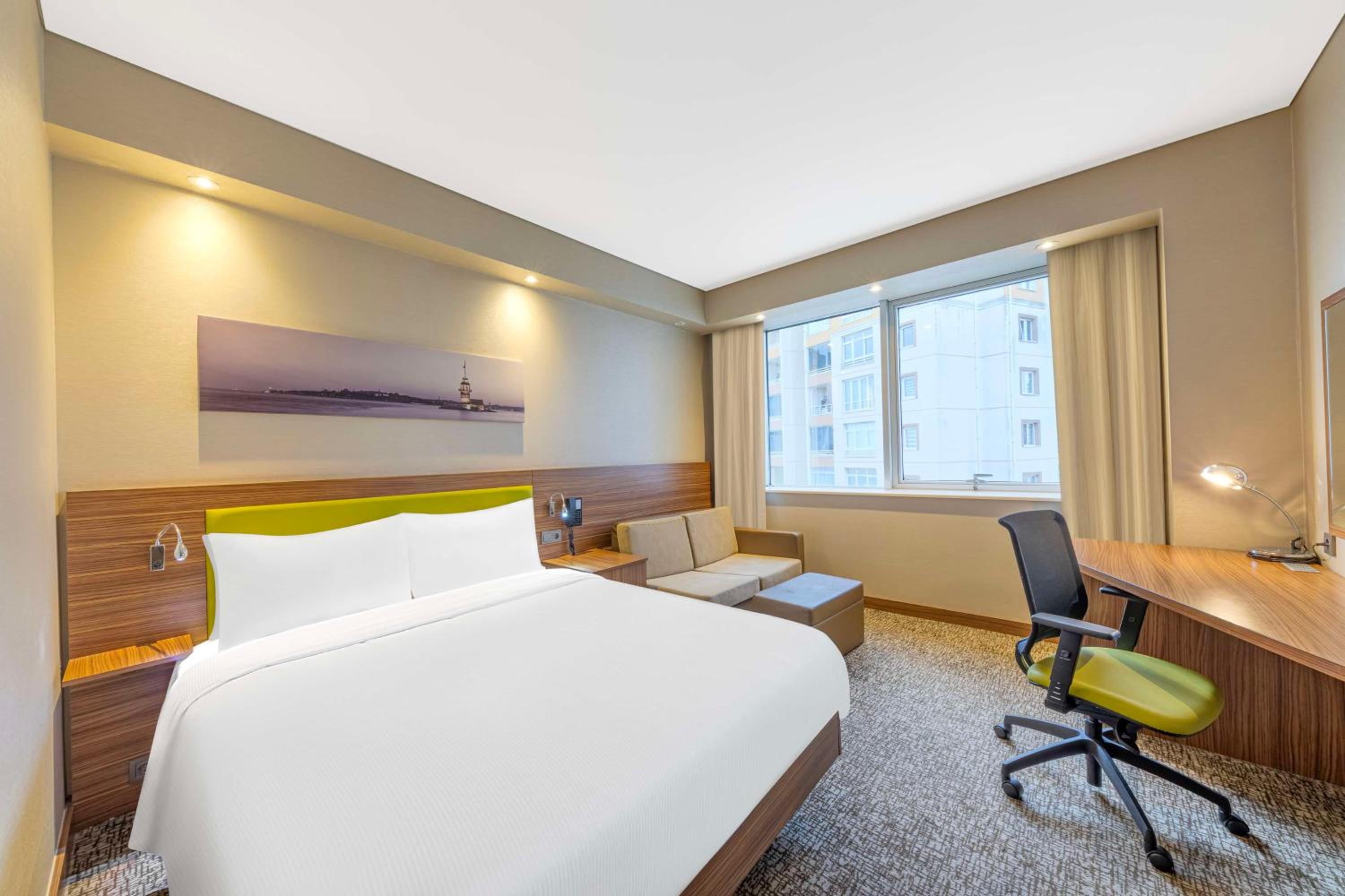 Queen Room with Sofa Bed - Non-Smoking