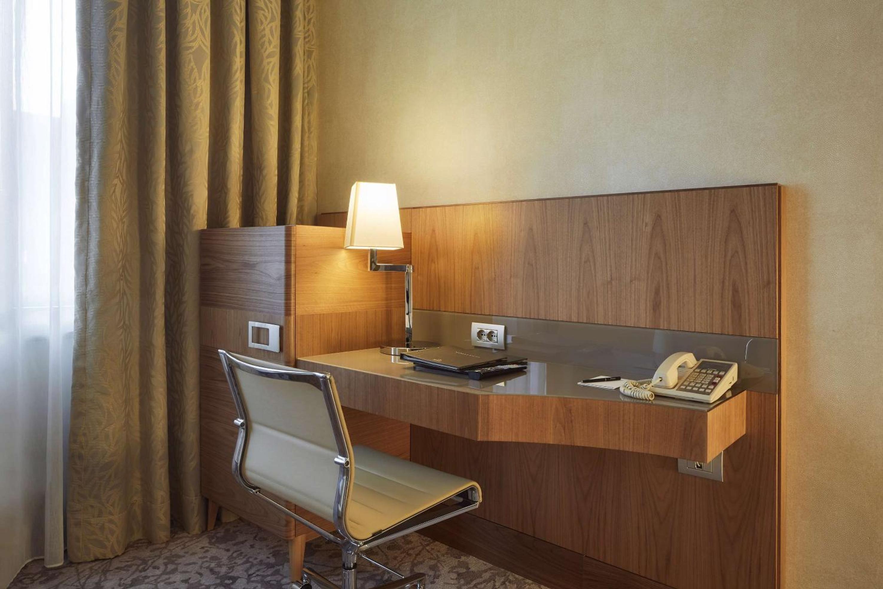 Deluxe Queen Room