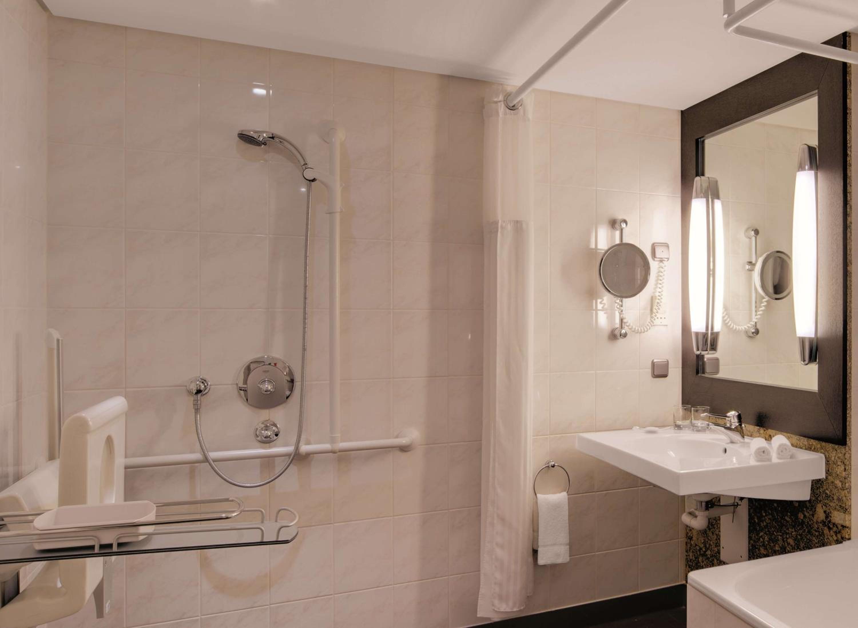 Double Room With Roll-In Shower - Mobility Access