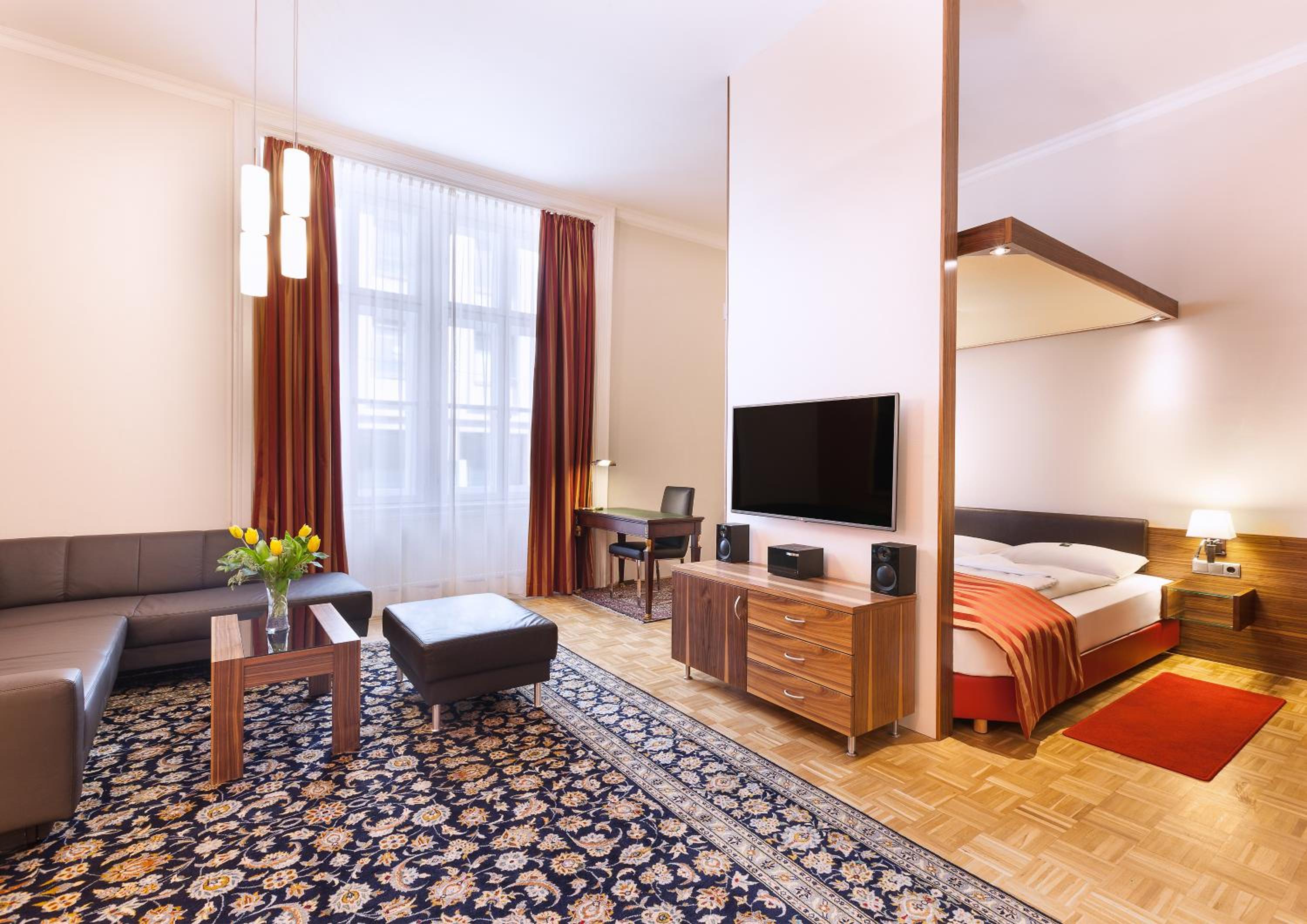 Superior Double Room thumbnail 5