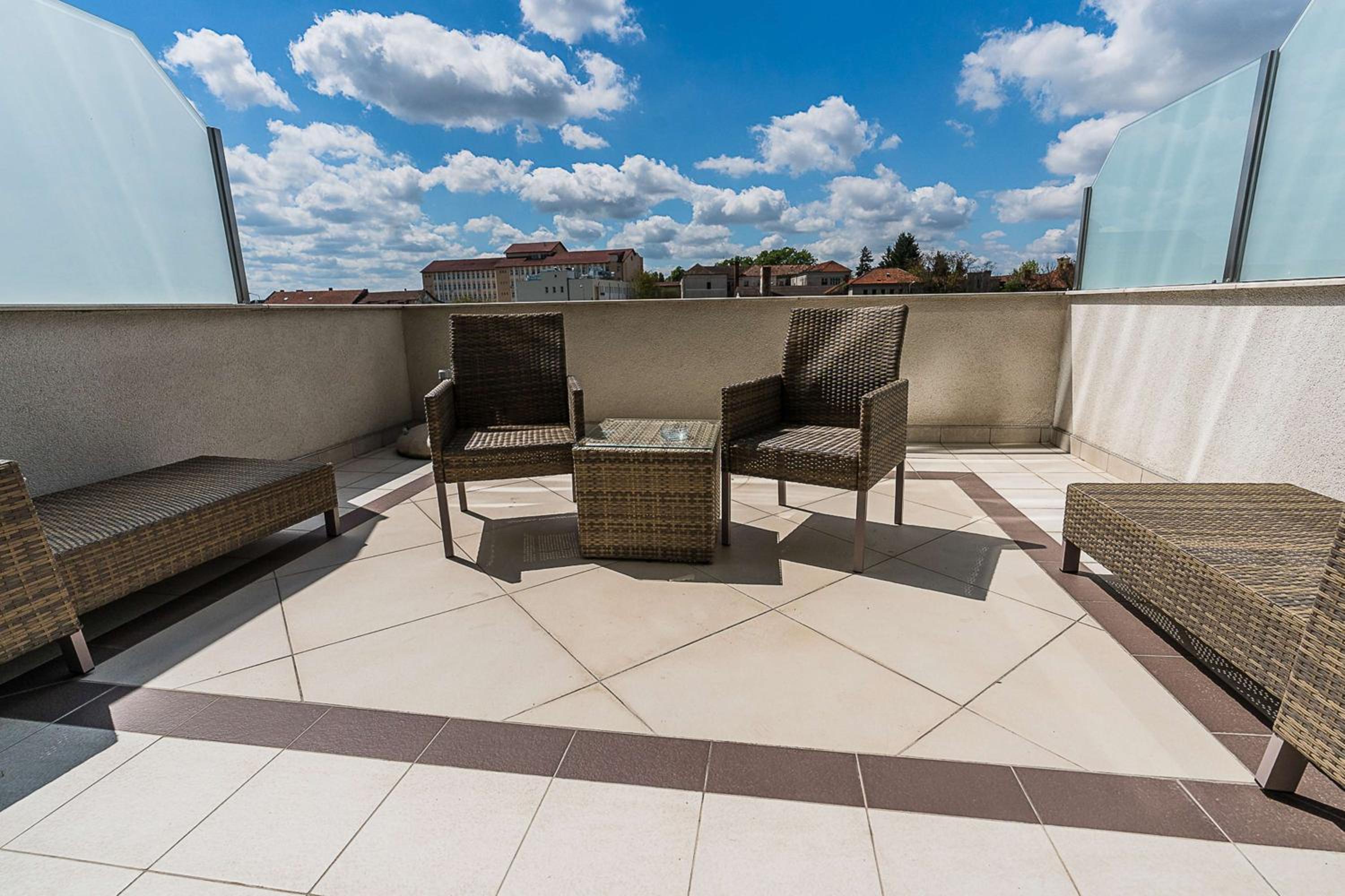 King Deluxe Room with Terrace - Photo 3