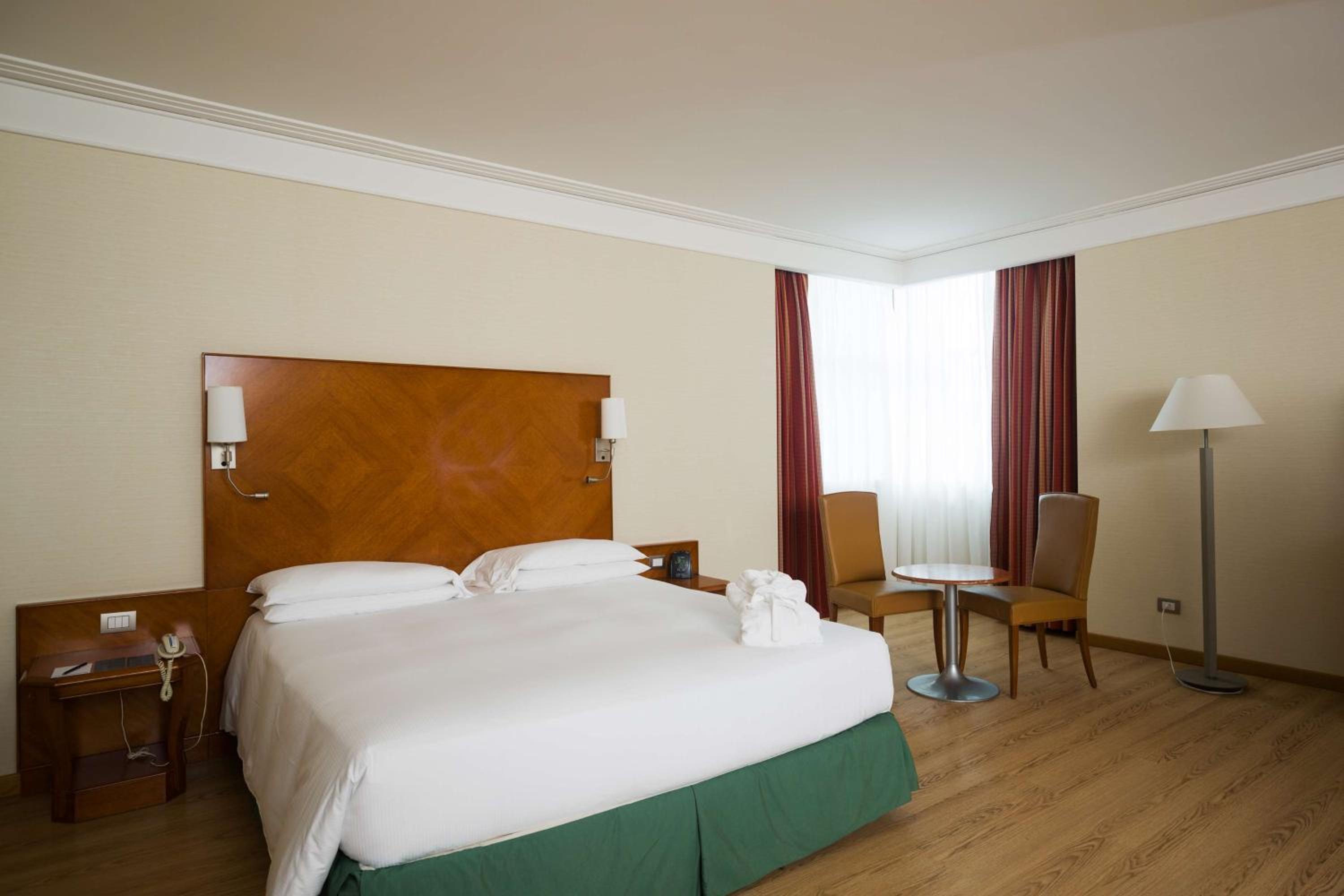 Executive King Room - Photo 2