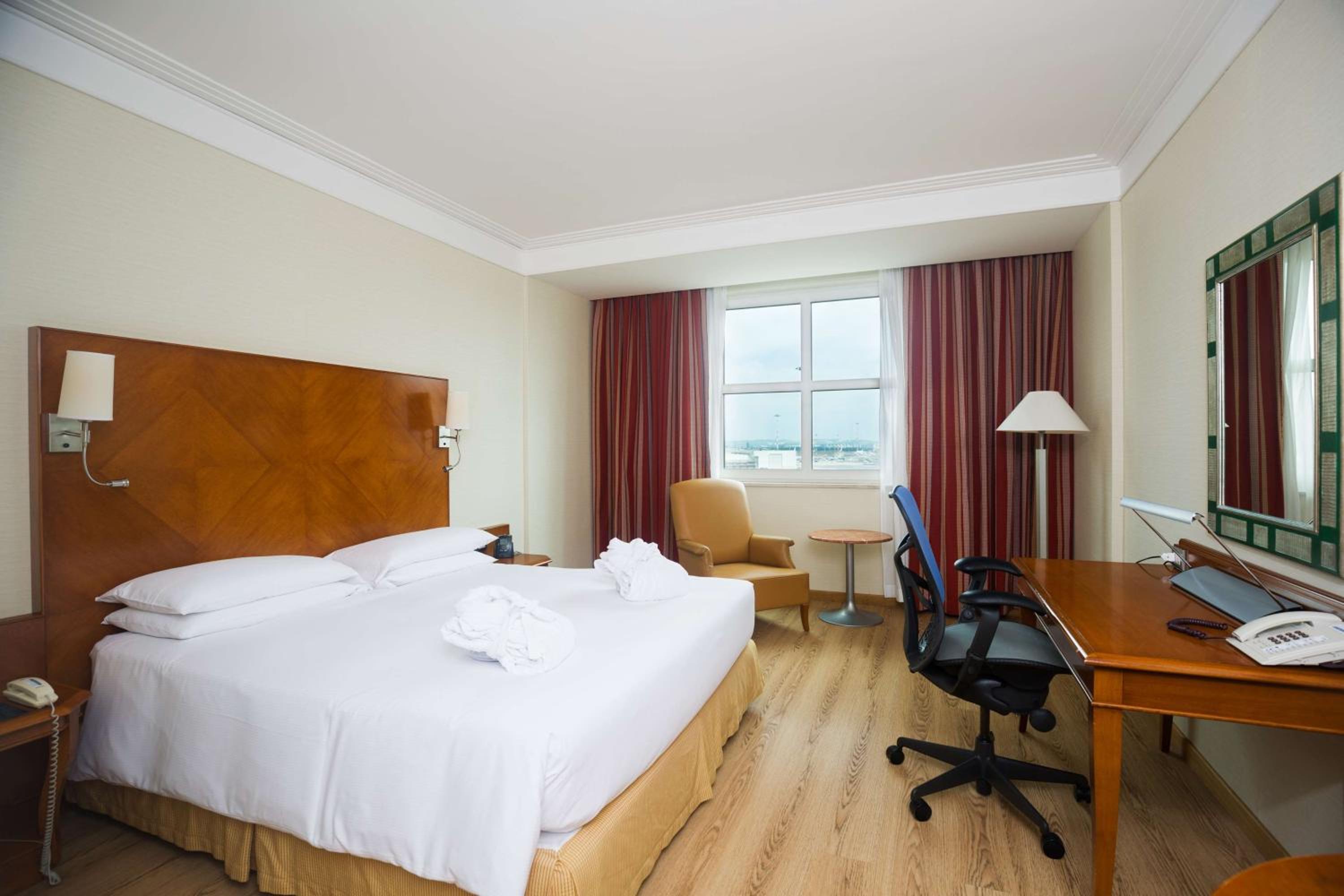 Executive King Room - Photo 3