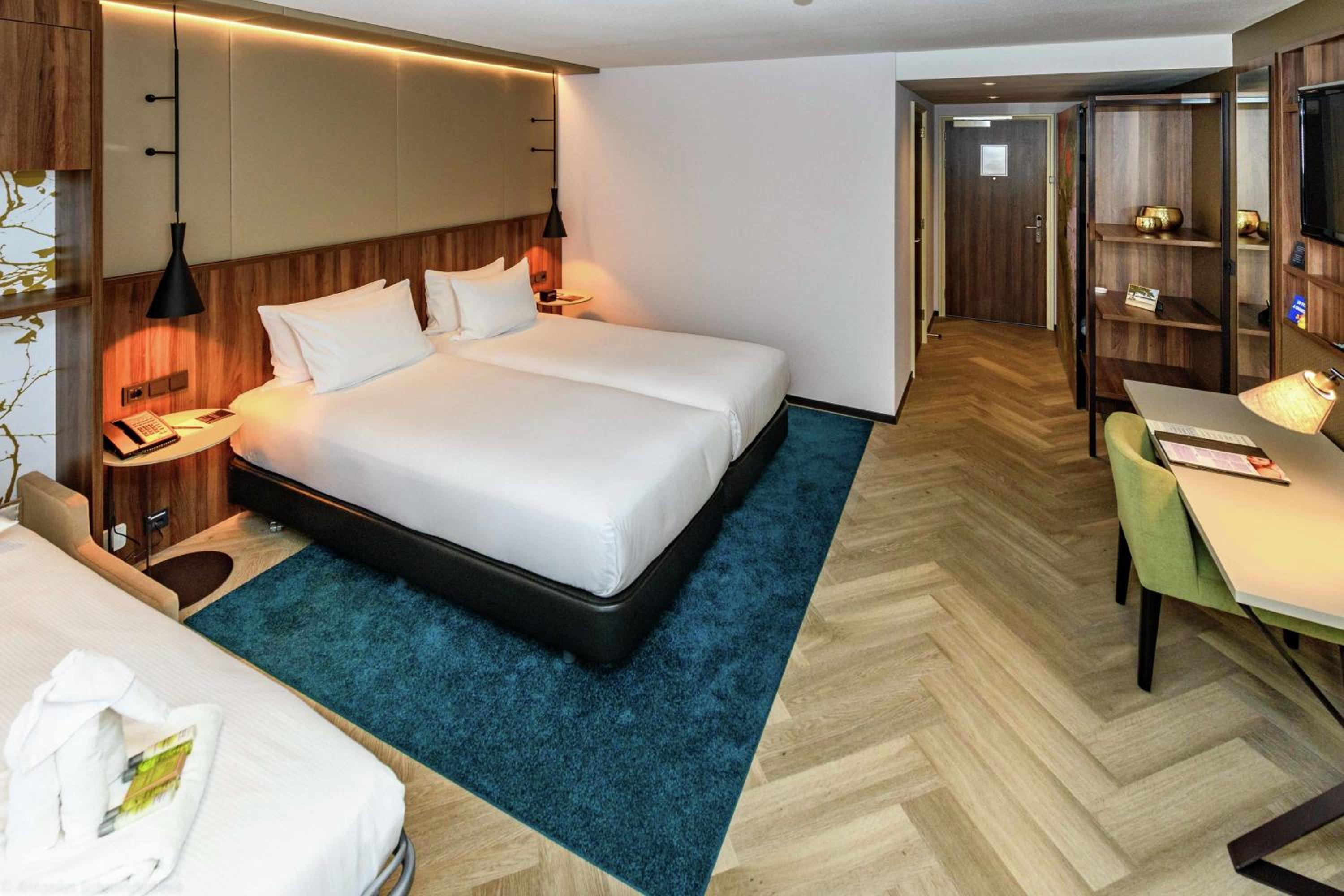 Deluxe Twin Room with Sofa bed - Photo 1