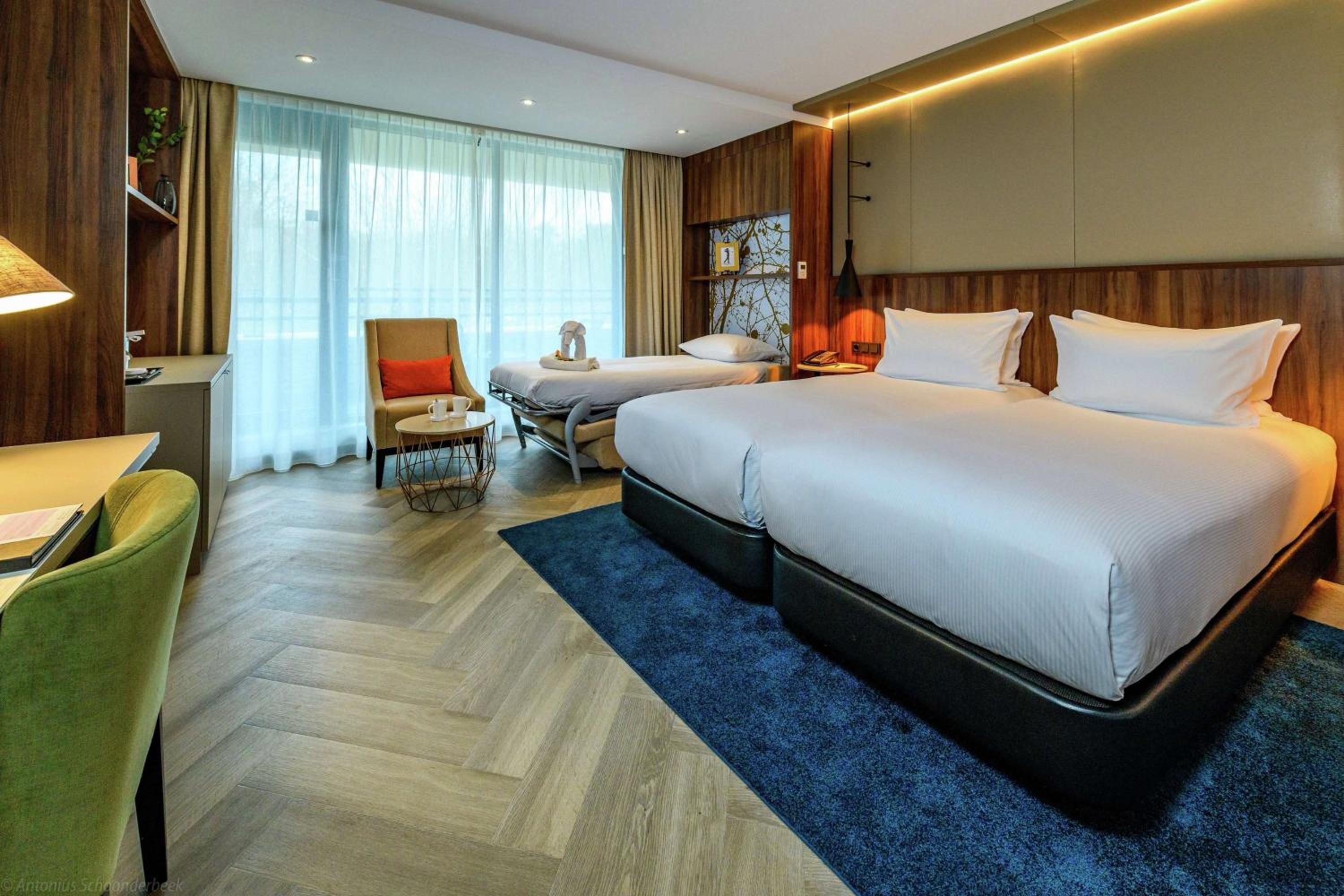 Deluxe Twin Room with Sofa bed - Photo 3
