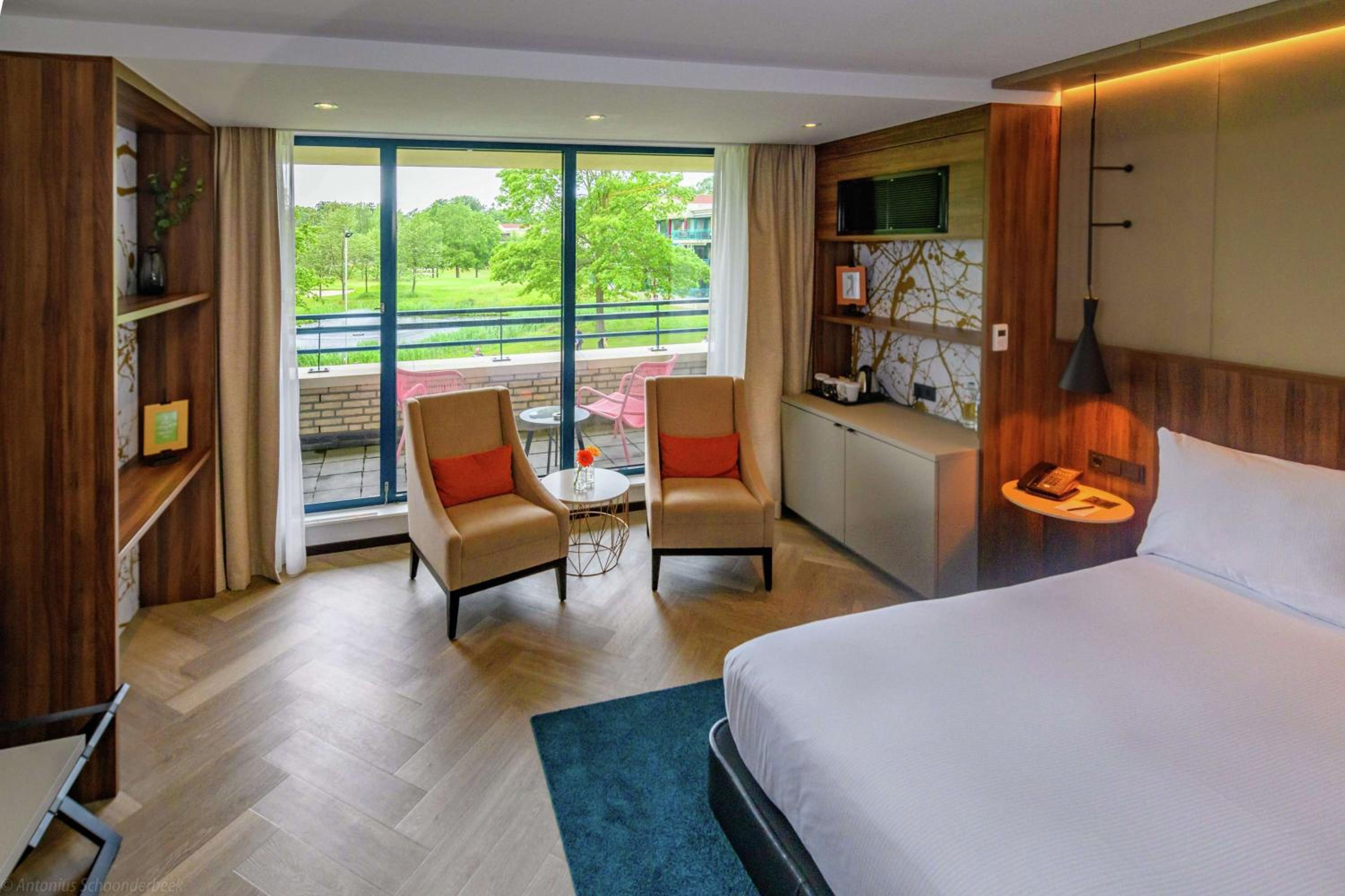 King Deluxe Room Golf Course View - Photo 3