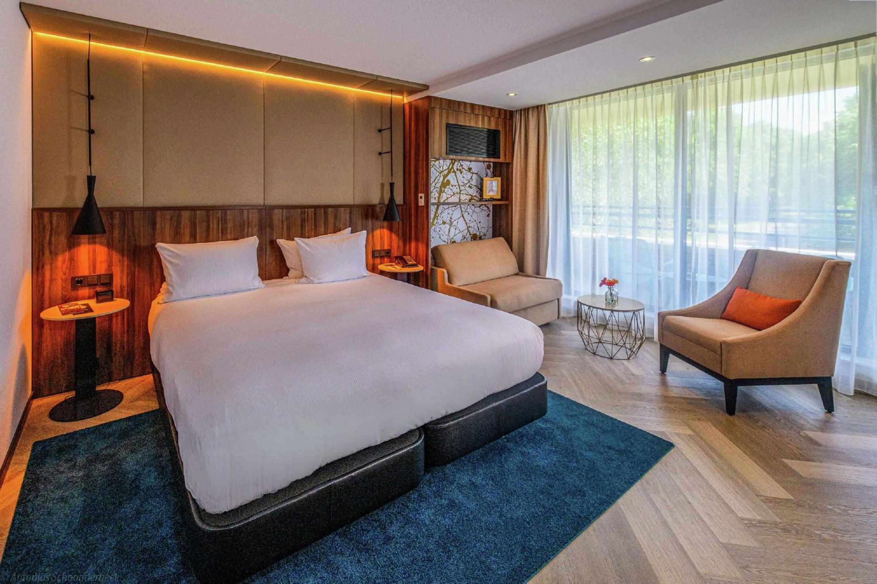 King Guest Room with Sofabed - Photo 4